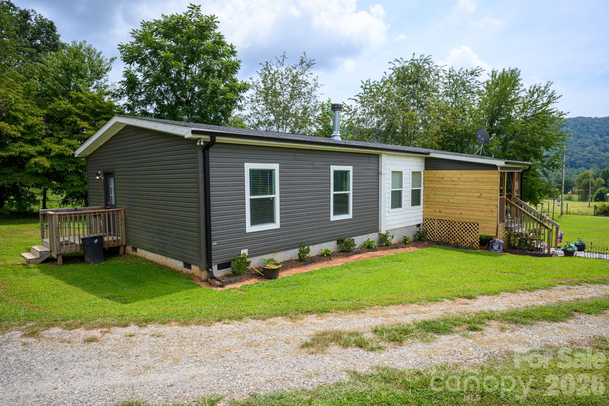 324 Plemmons Place Property Photo 2