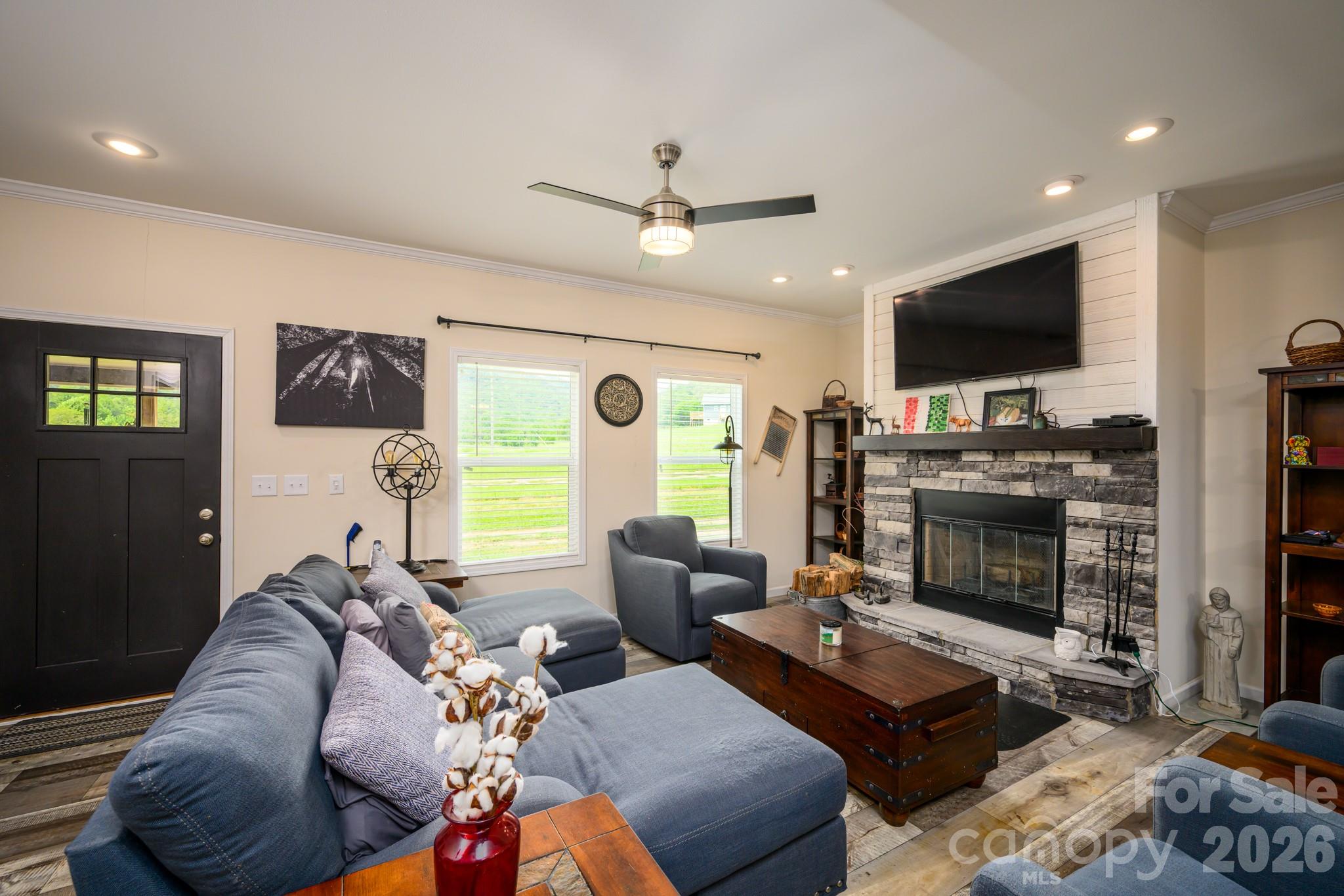 324 Plemmons Place Property Photo 3