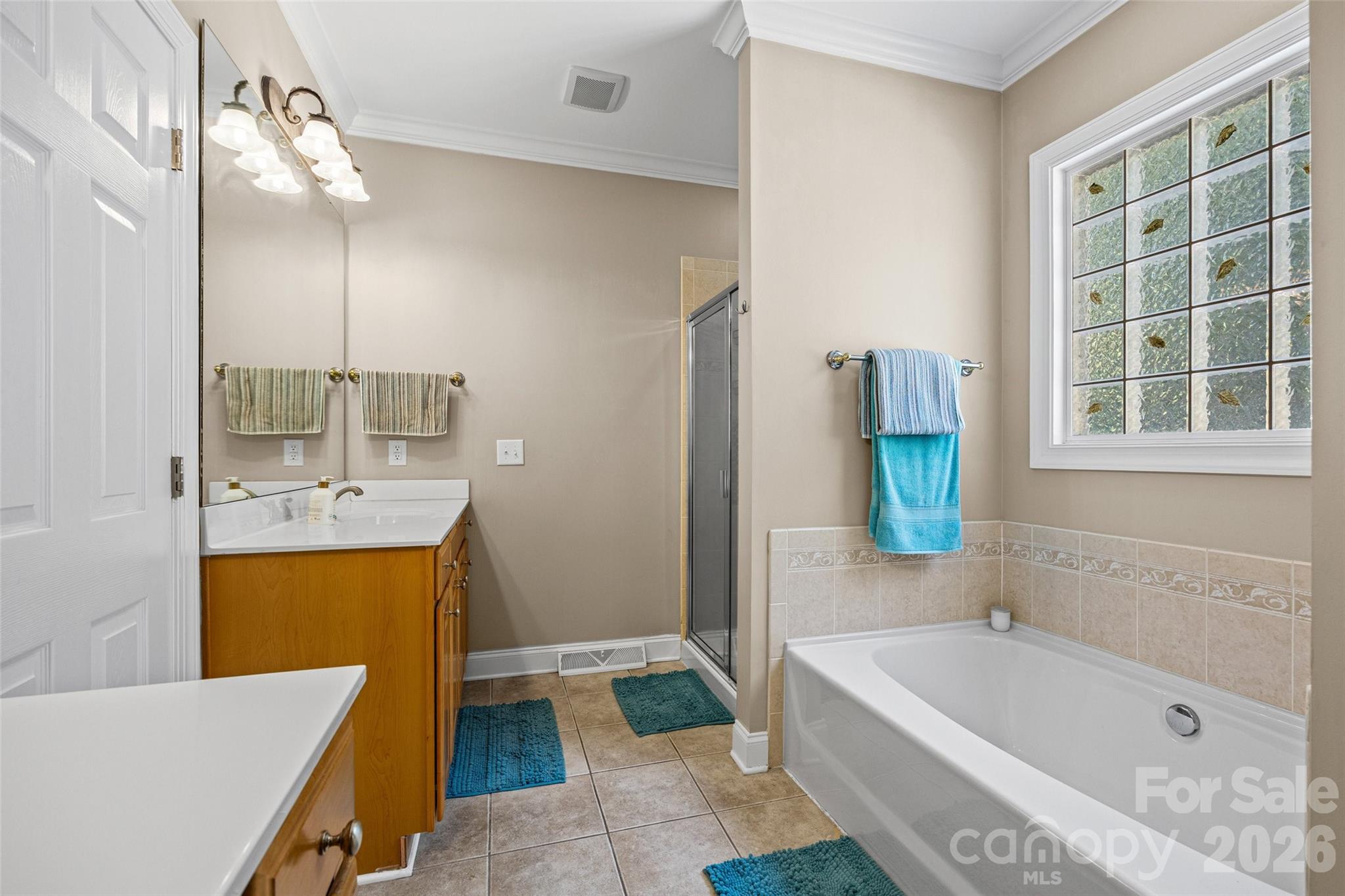 1063 Hunters Run Drive Property Photo 14