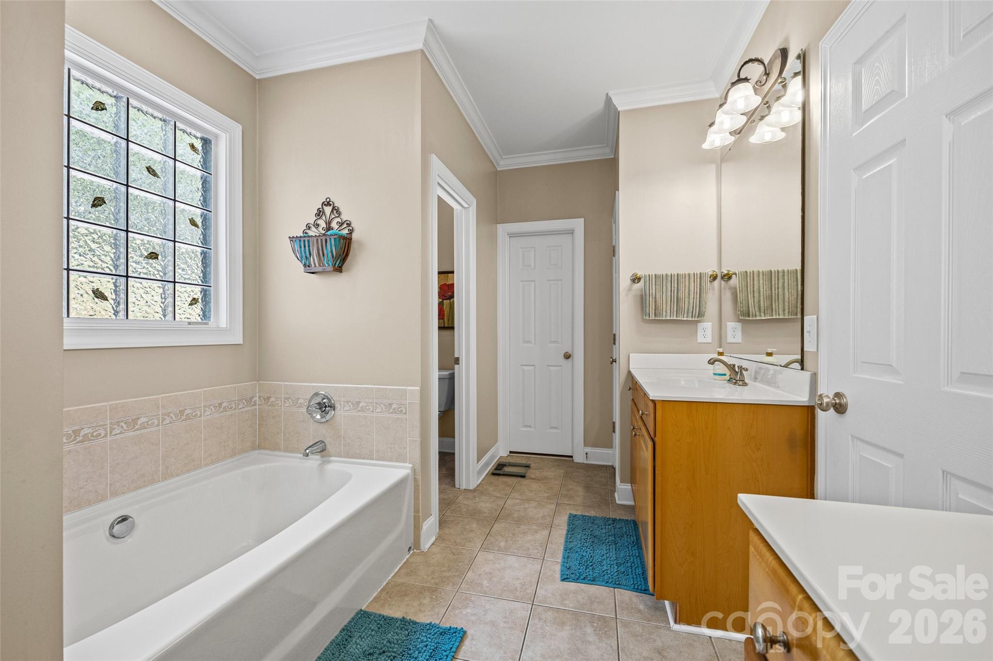 1063 Hunters Run Drive Property Photo 15