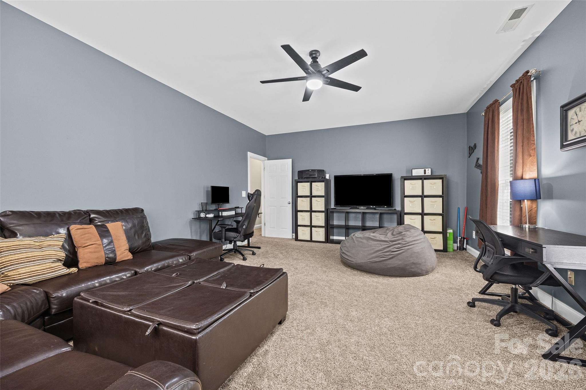 1063 Hunters Run Drive Property Photo 25