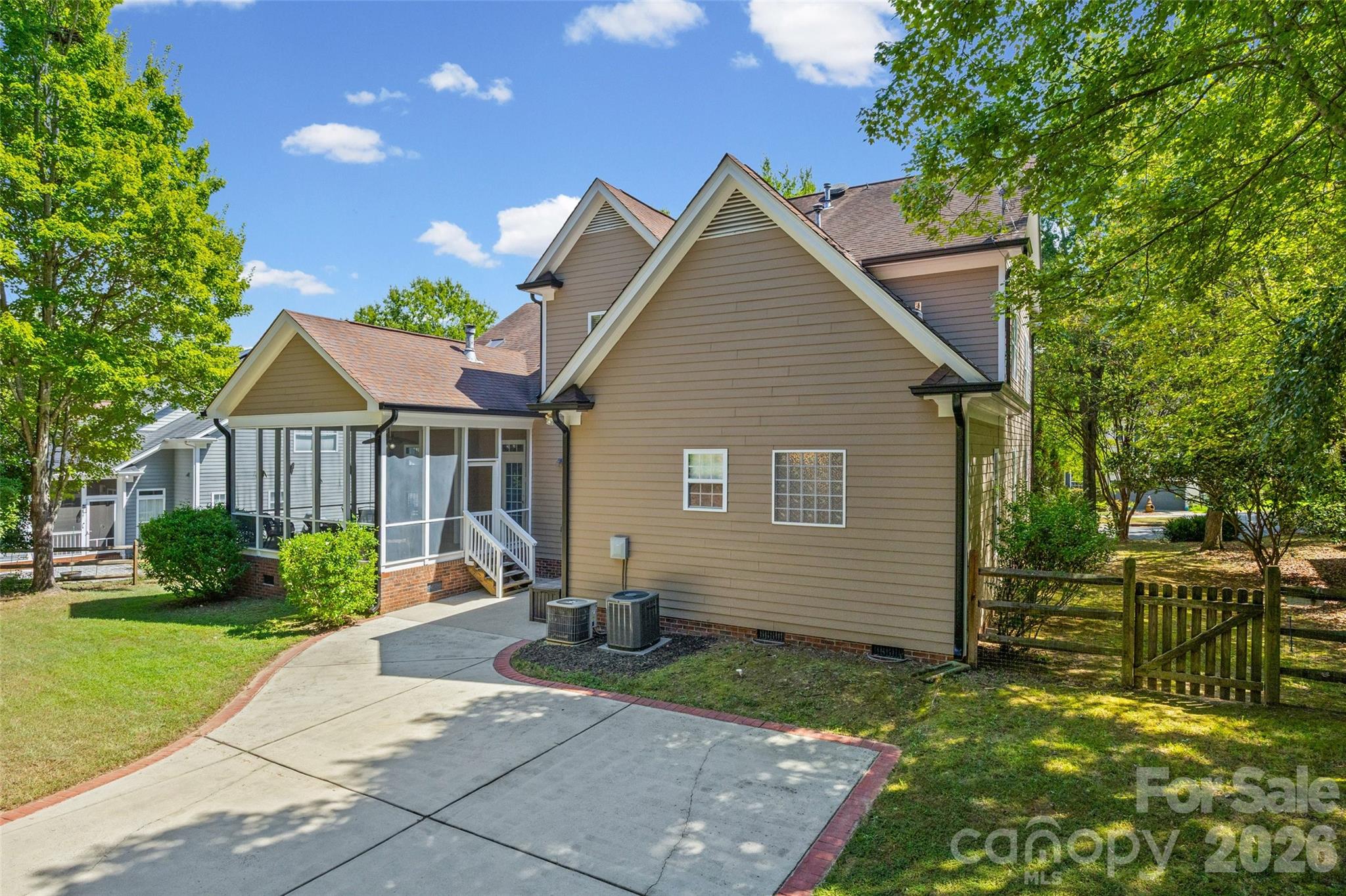 1063 Hunters Run Drive Property Photo 29