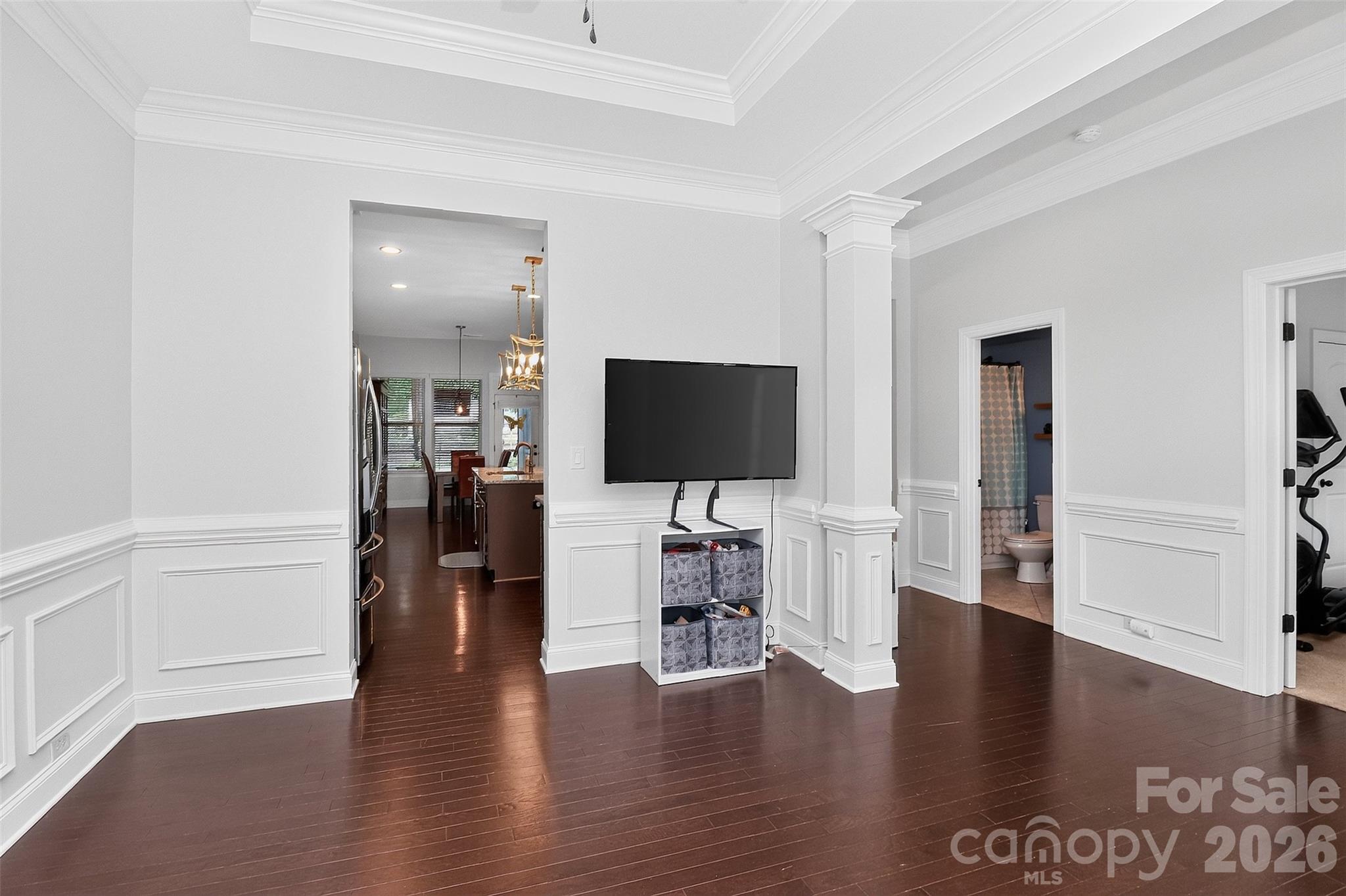 5112 Forest Knoll Court Property Photo 4