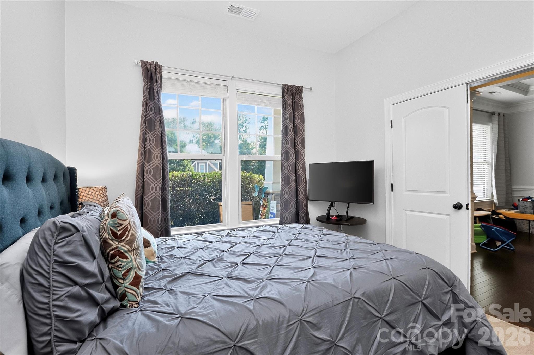 5112 Forest Knoll Court Property Photo 6