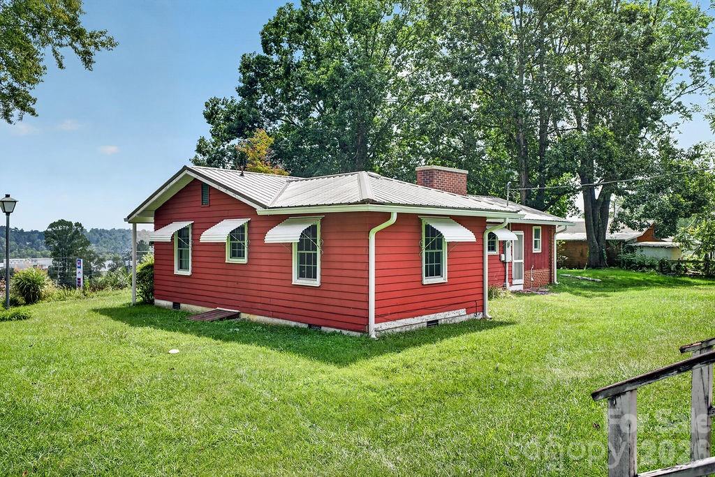 2409 Lucas Street Property Photo 7