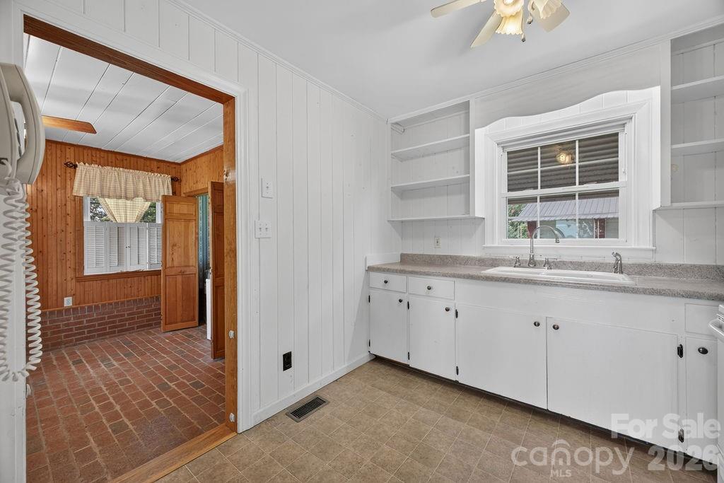 2409 Lucas Street Property Photo 18