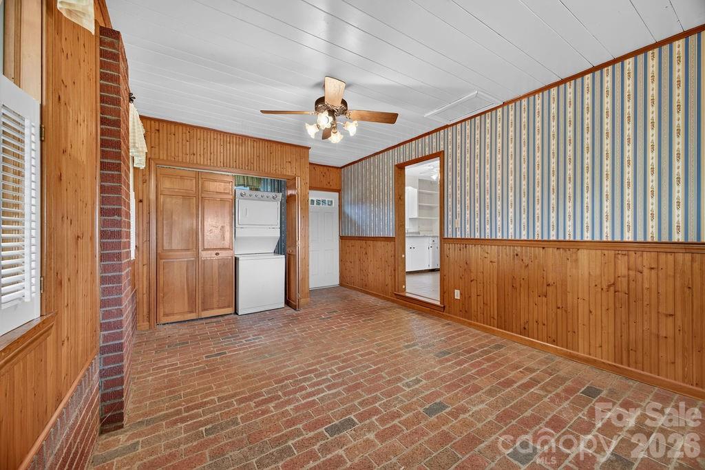 2409 Lucas Street Property Photo 20