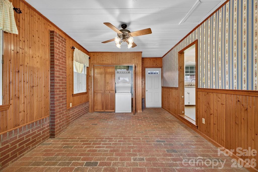 2409 Lucas Street Property Photo 21