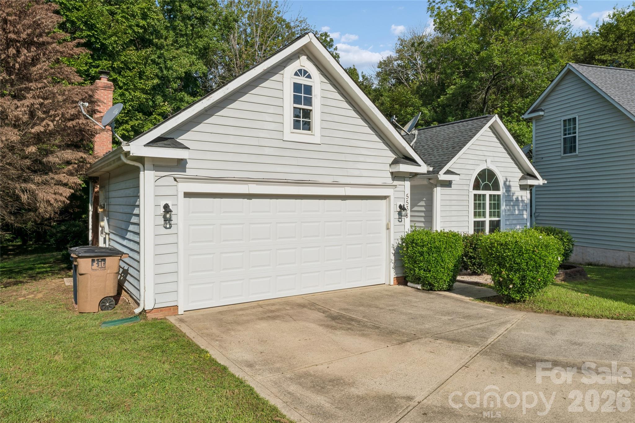 5538 Whispering Wind Lane Property Photo 4