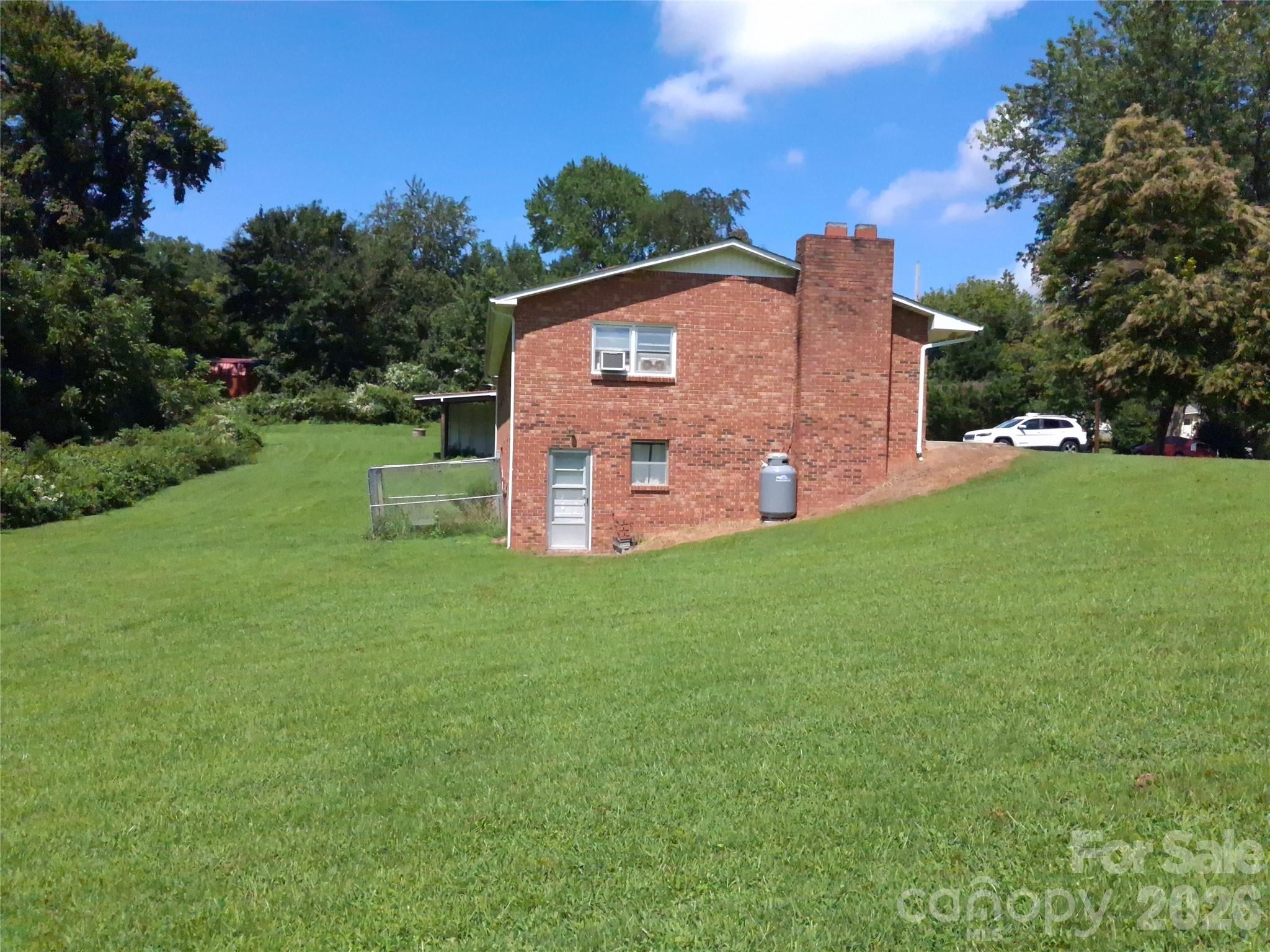 114 Ashworth Circle Property Photo 4