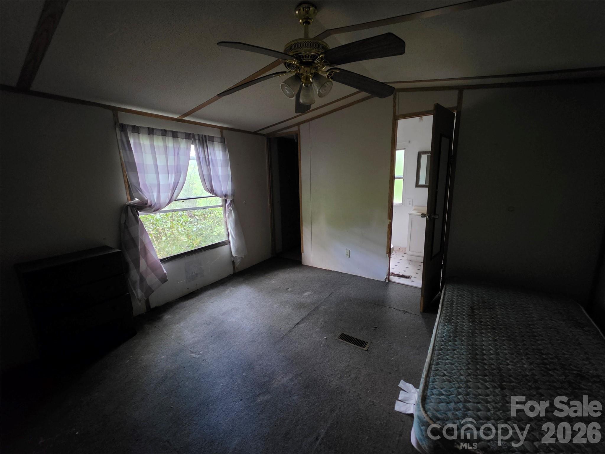 40 Gunches Dirt Road Property Photo 9