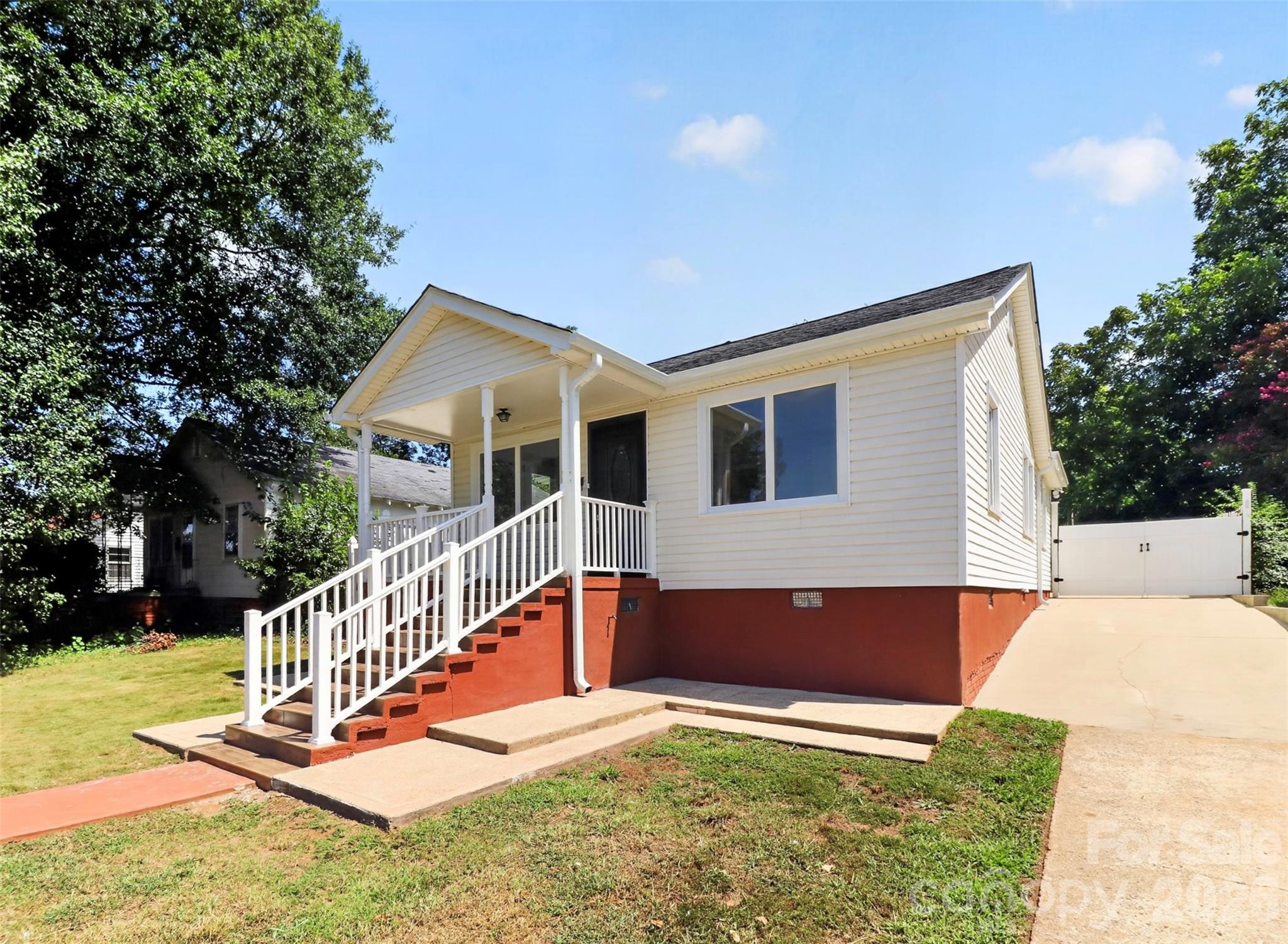 1142 Eisenhower Road Property Photo 4