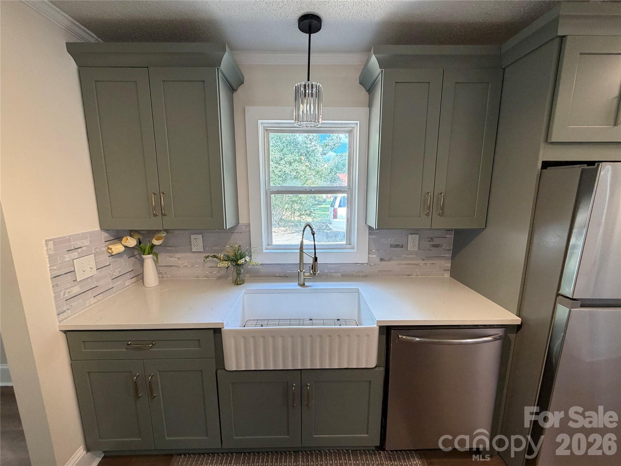 609 Durham Avenue Property Photo 5