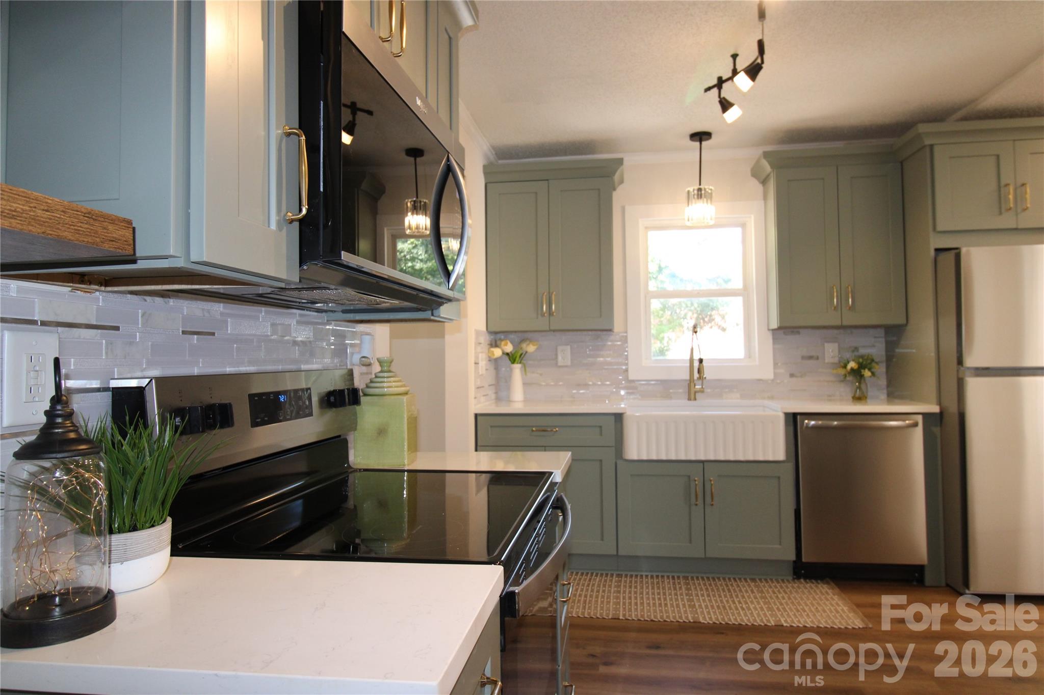 609 Durham Avenue Property Photo 6