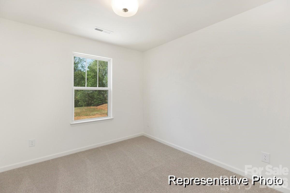 142 Deercroft Lane 169p Property Photo 15