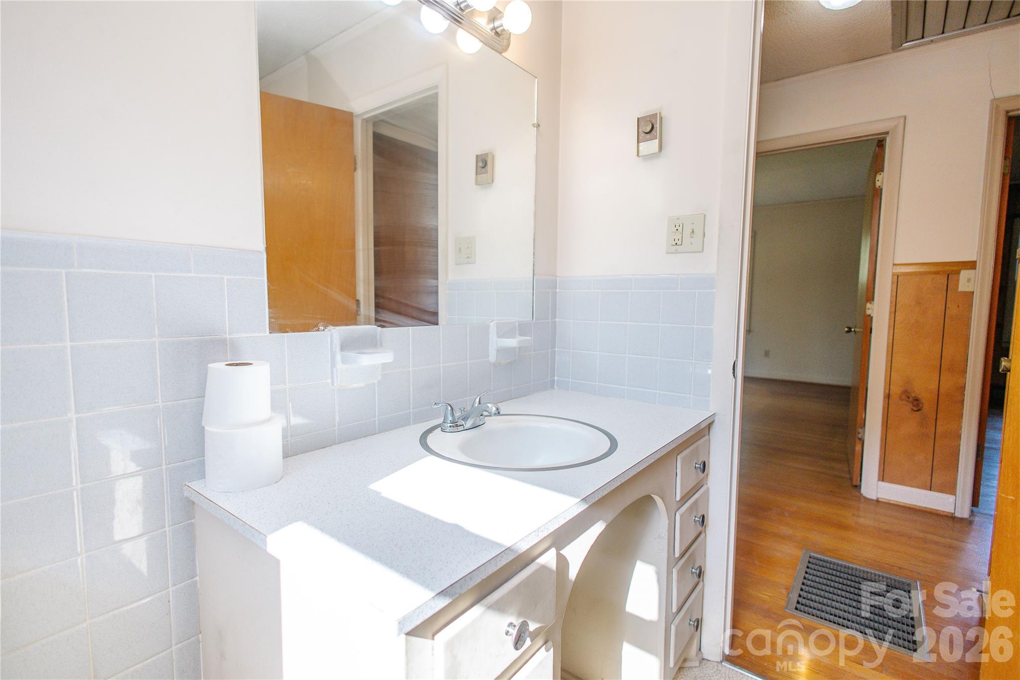 136 Marion Street Property Photo 29