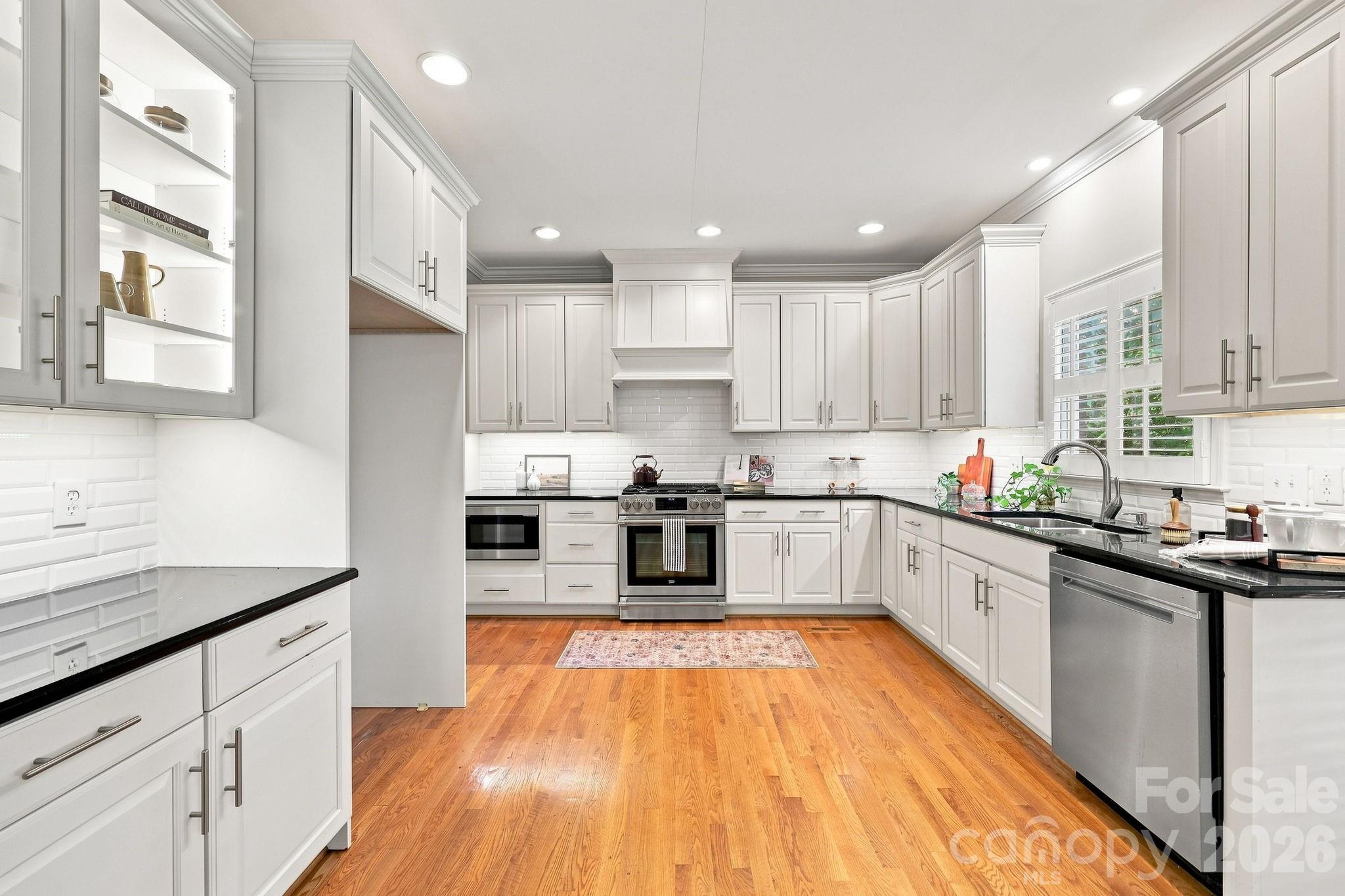 303 Bing Crosby Boulevard Property Photo 8