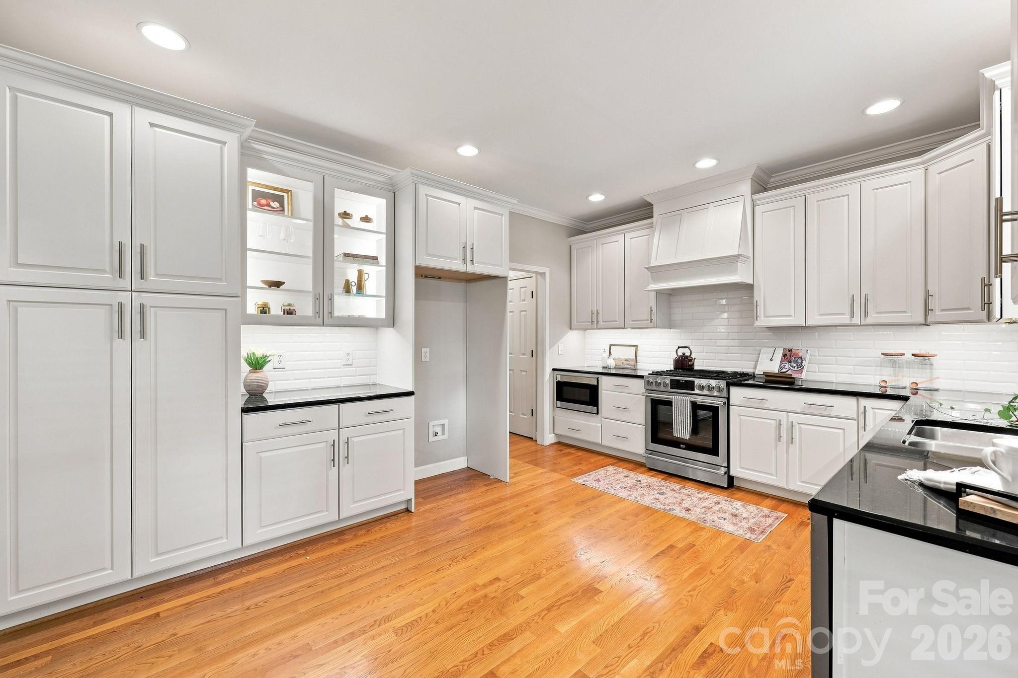 303 Bing Crosby Boulevard Property Photo 9