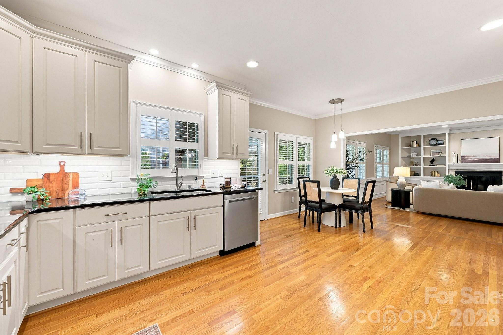 303 Bing Crosby Boulevard Property Photo 11