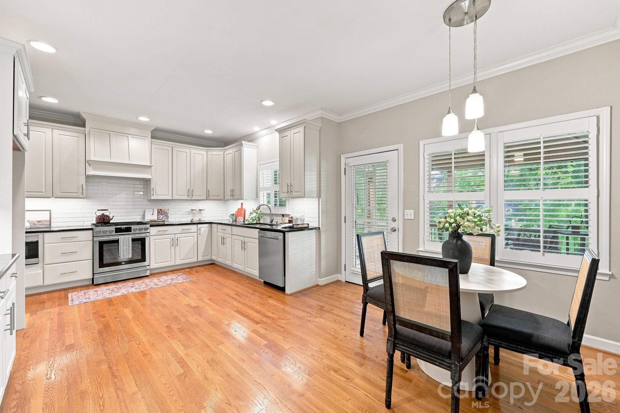 303 Bing Crosby Boulevard Property Photo 12