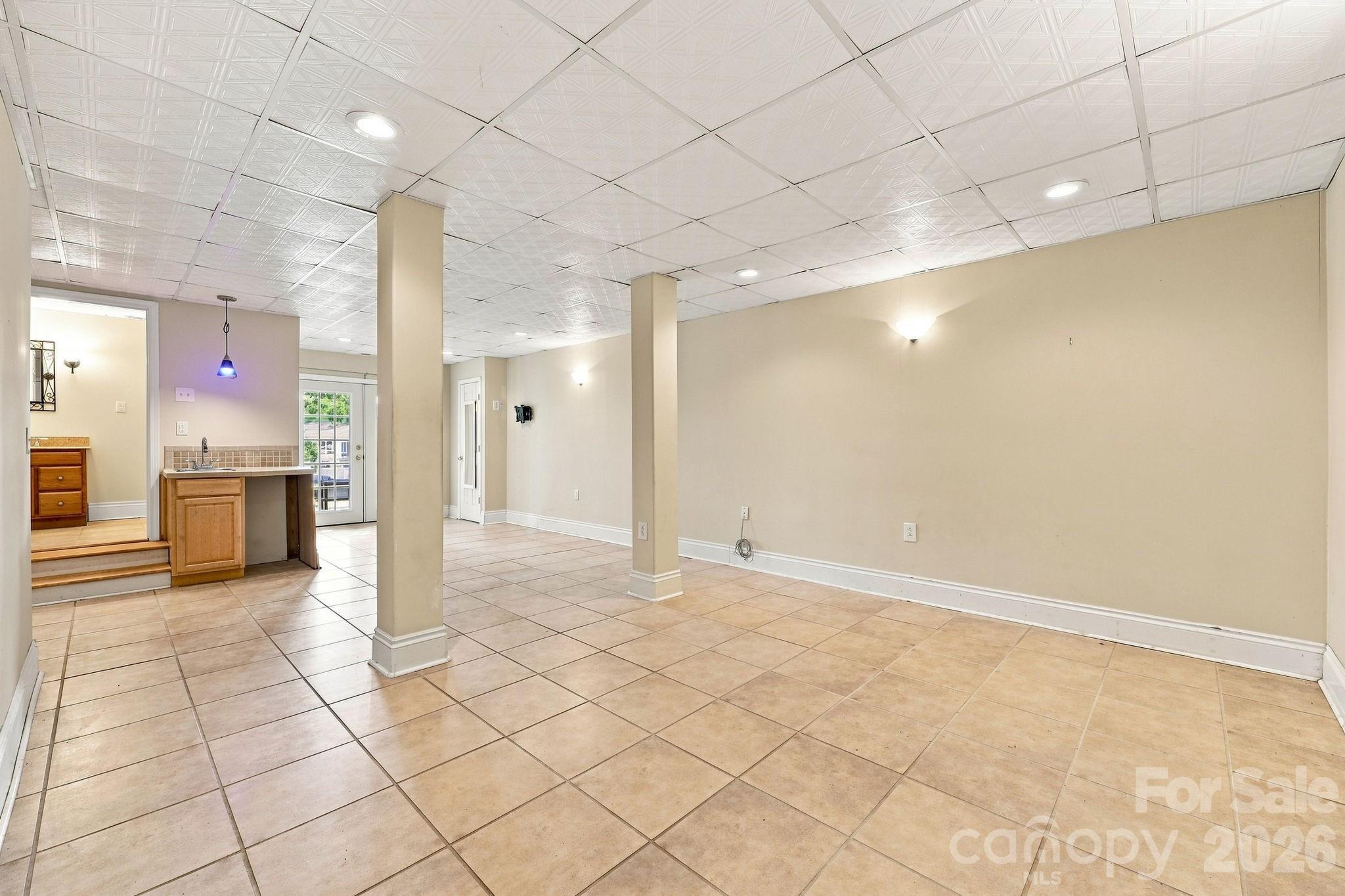 303 Bing Crosby Boulevard Property Photo 24