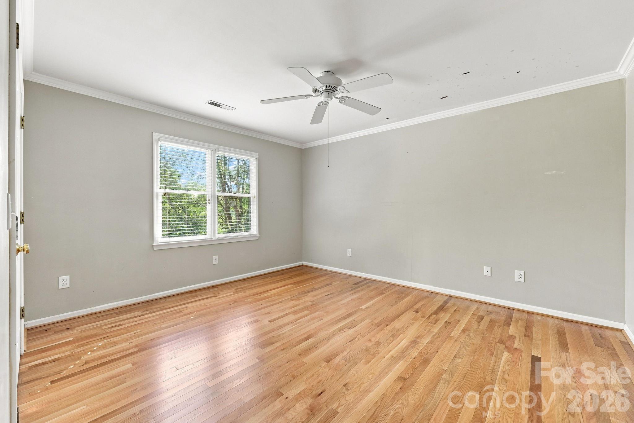 303 Bing Crosby Boulevard Property Photo 27