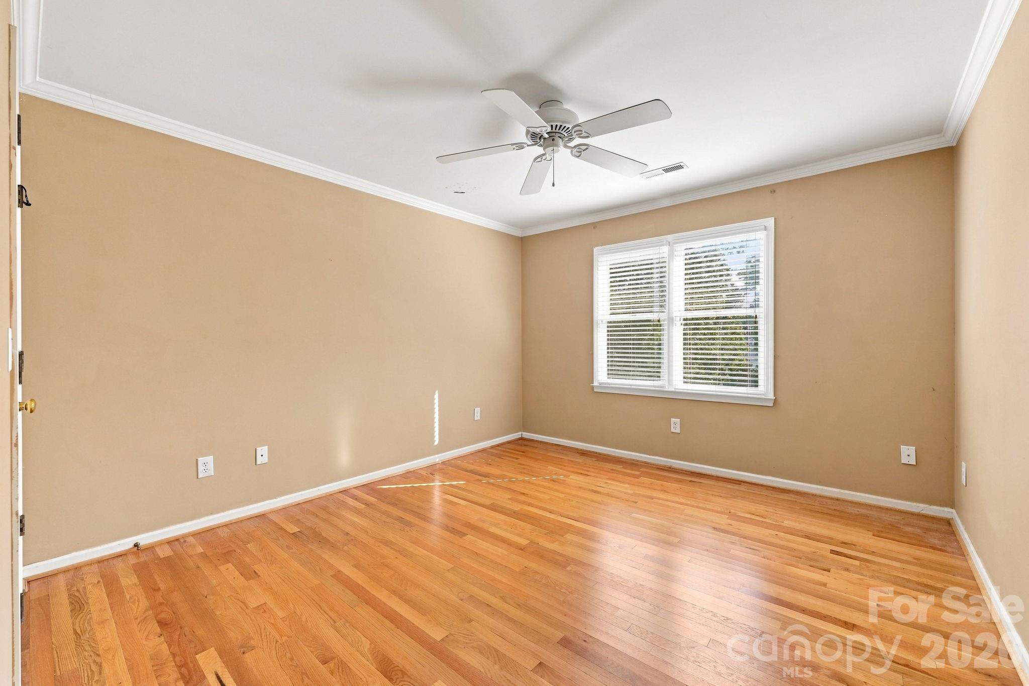 303 Bing Crosby Boulevard Property Photo 29