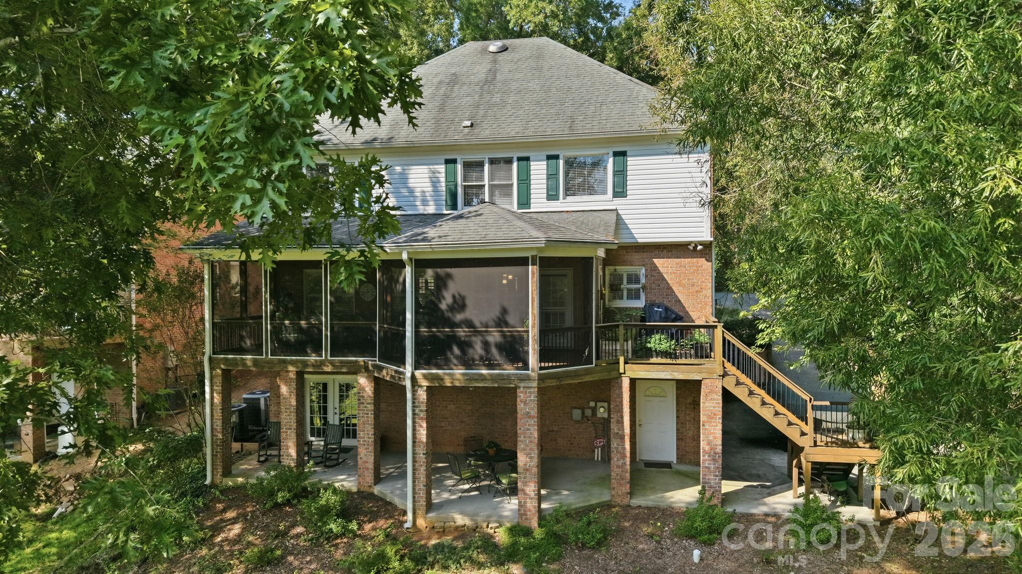 303 Bing Crosby Boulevard Property Photo 44