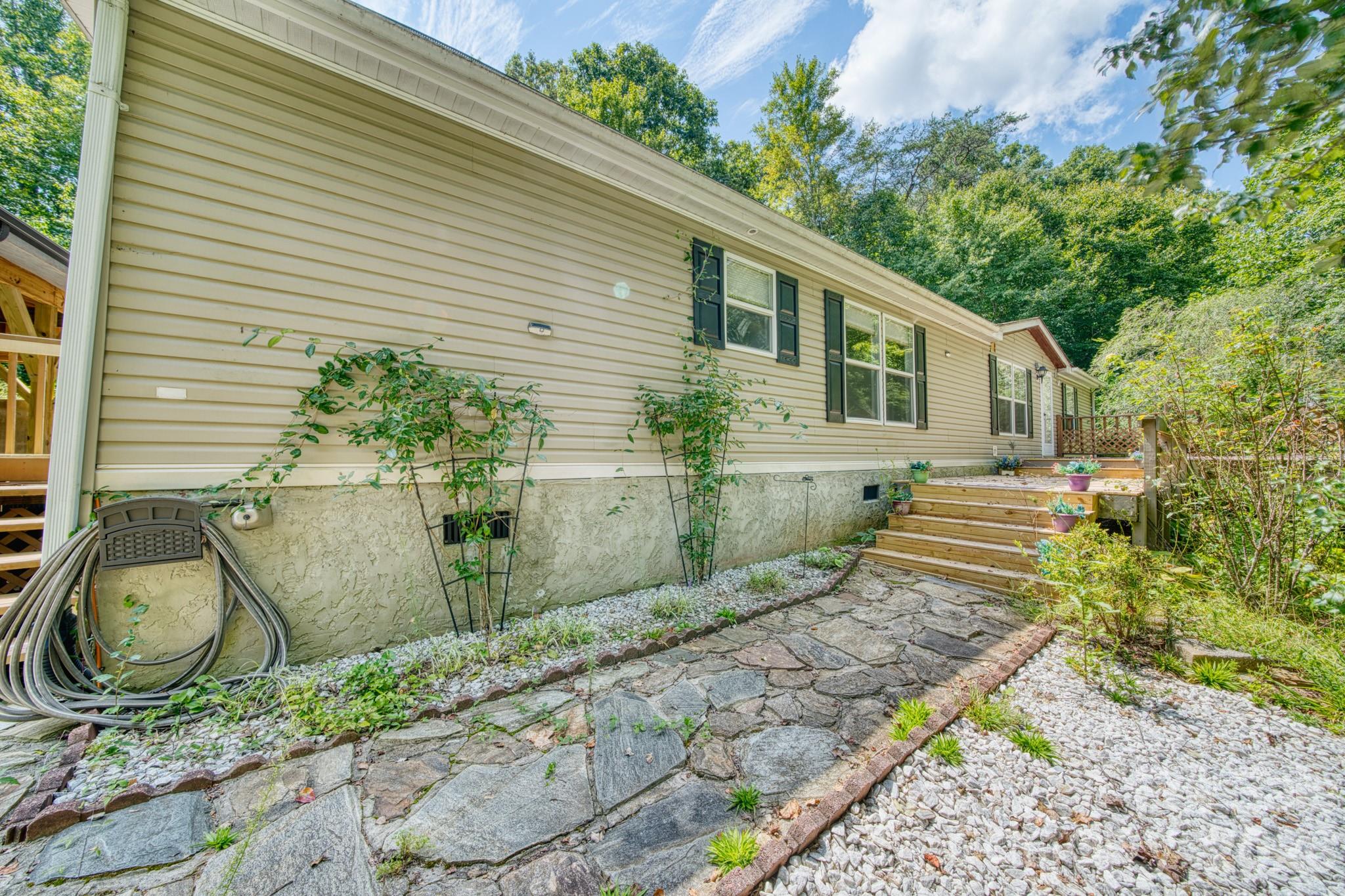 18 Henry White Lane Property Photo 1