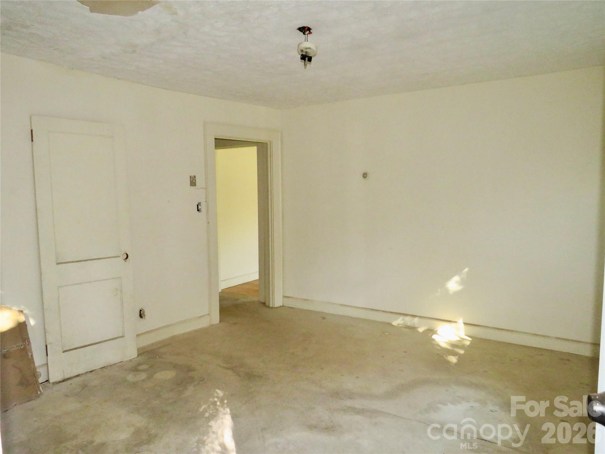 803 W Elm Street Property Photo 5
