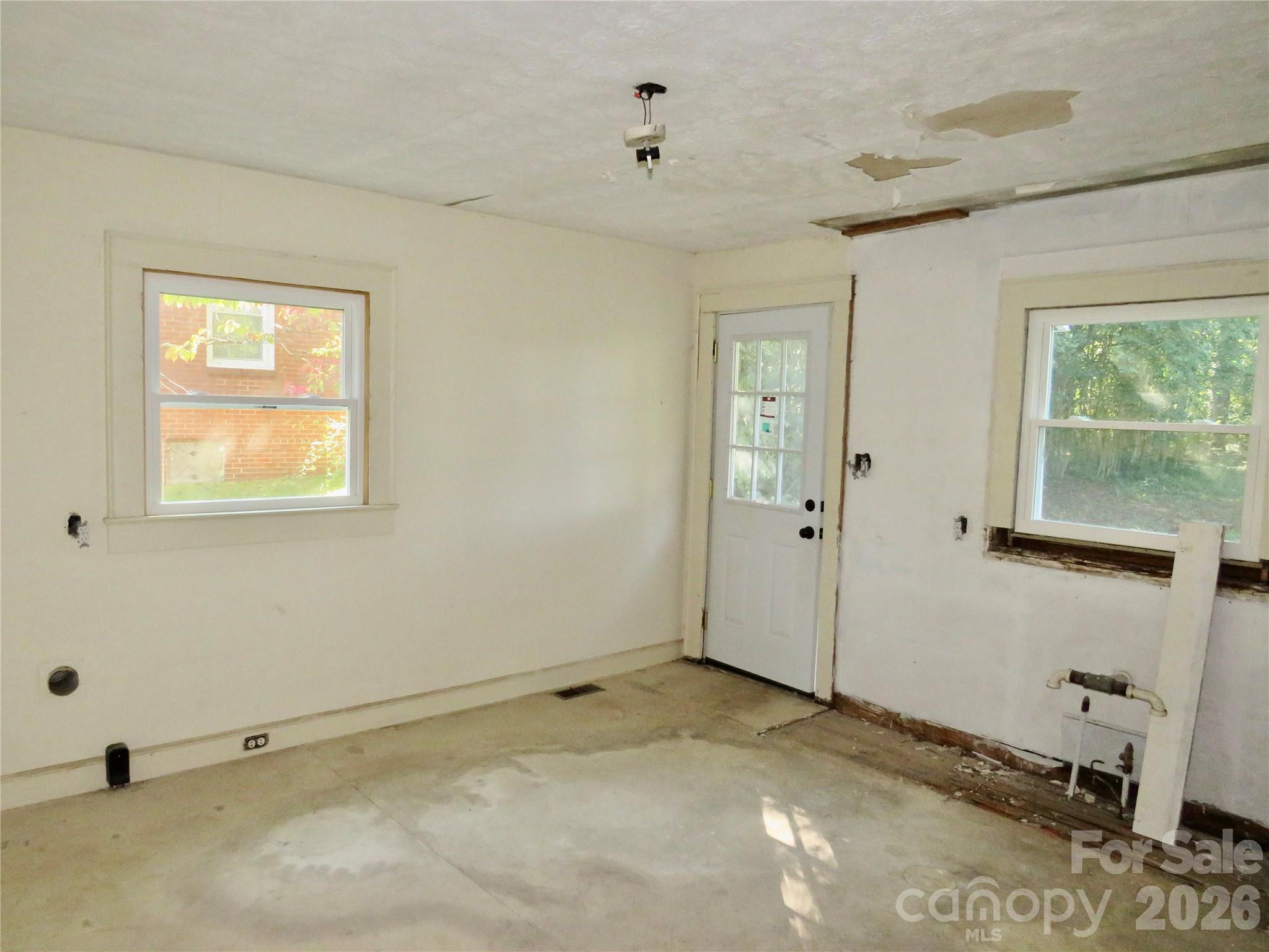803 W Elm Street Property Photo 6