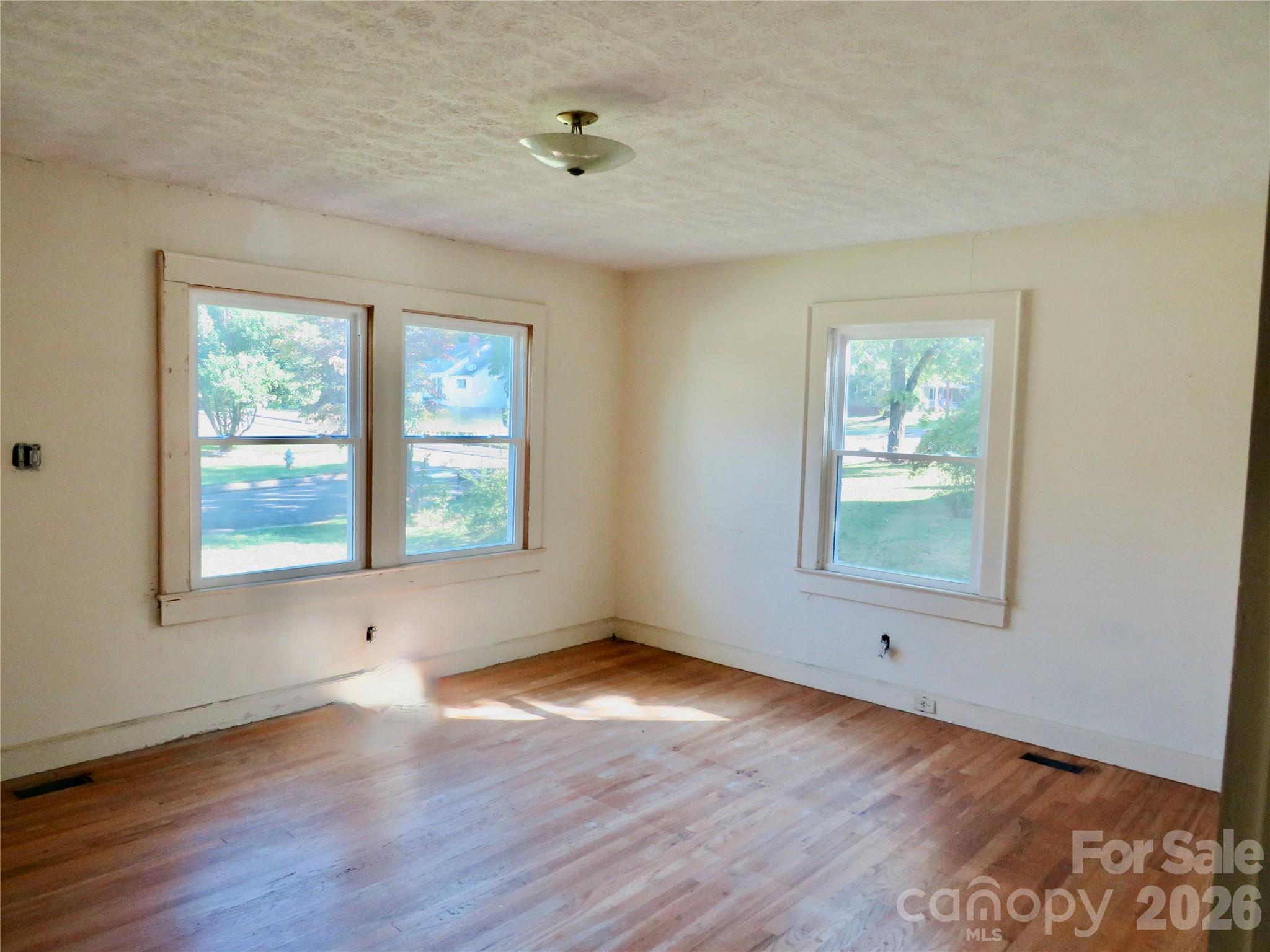 803 W Elm Street Property Photo 8