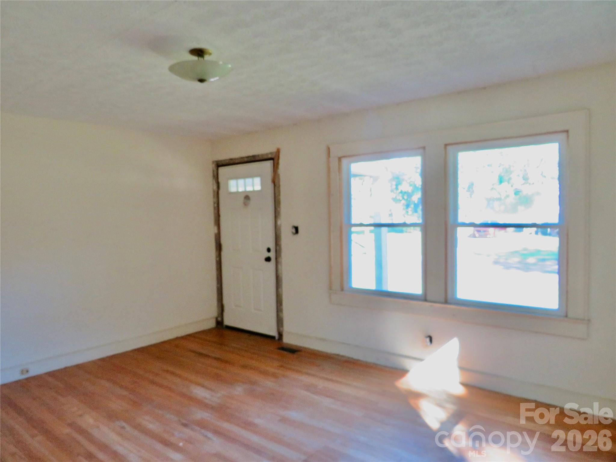803 W Elm Street Property Photo 9