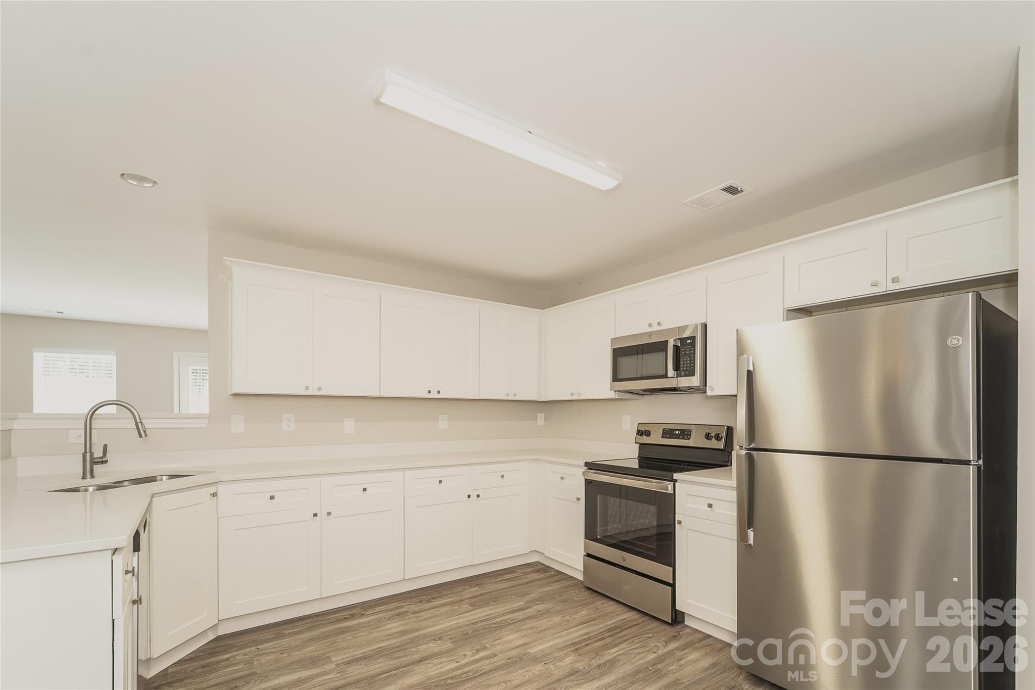 5930 Brookfield Pointe Drive Property Photo 4