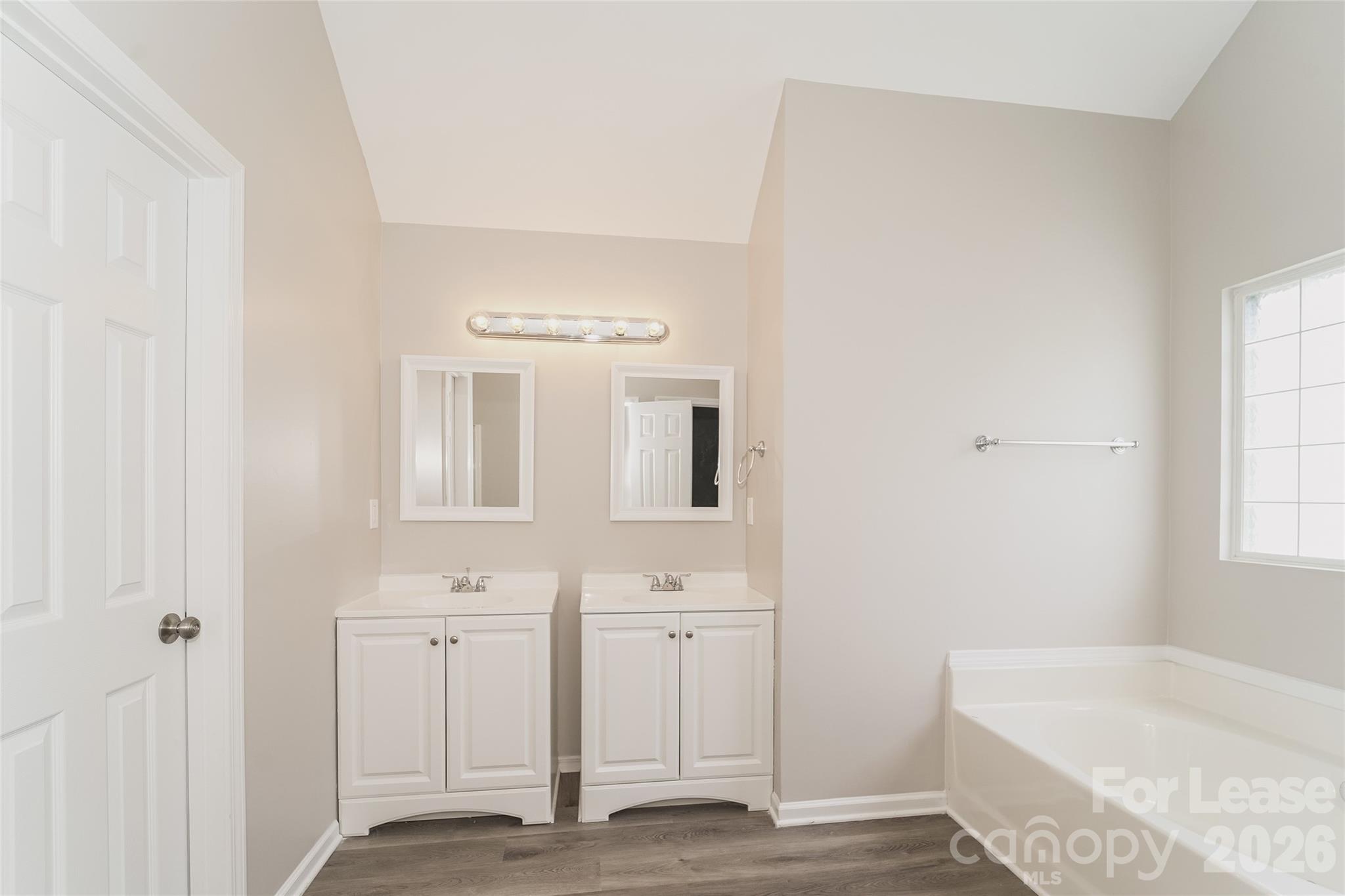 5930 Brookfield Pointe Drive Property Photo 14