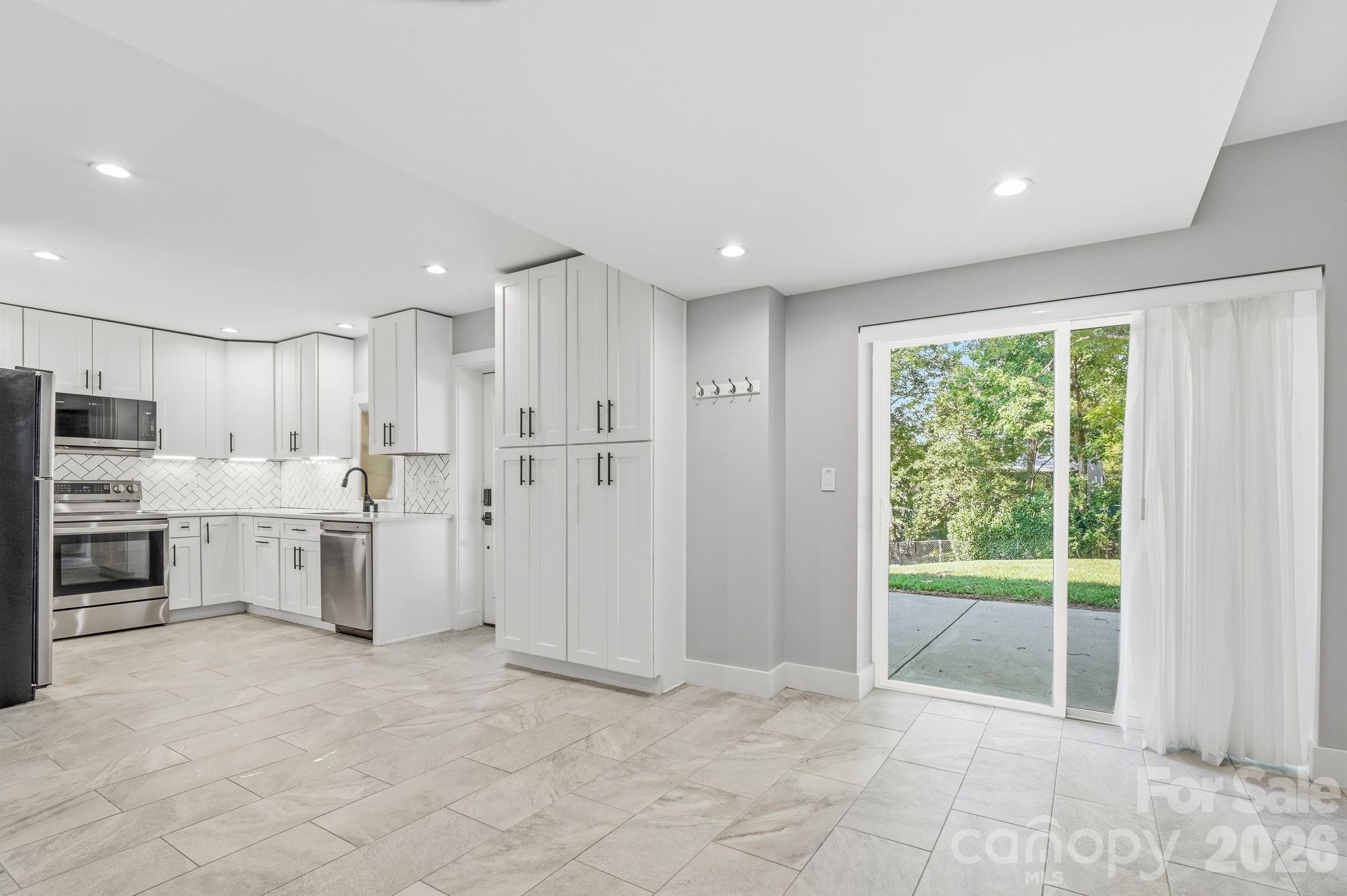 77 Trotter Place Property Photo 12