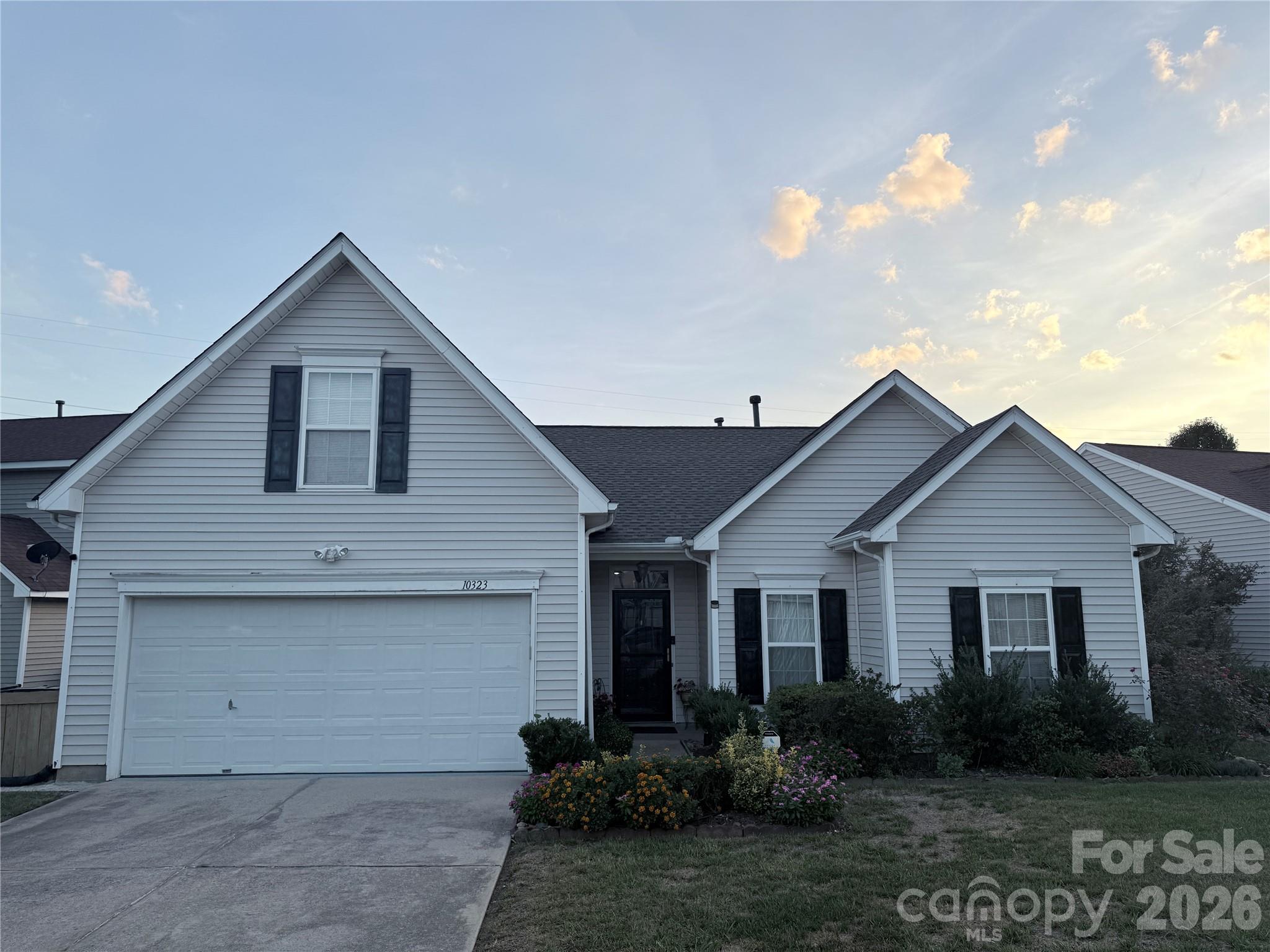 10323 Green Hedge Avenue Property Photo 2