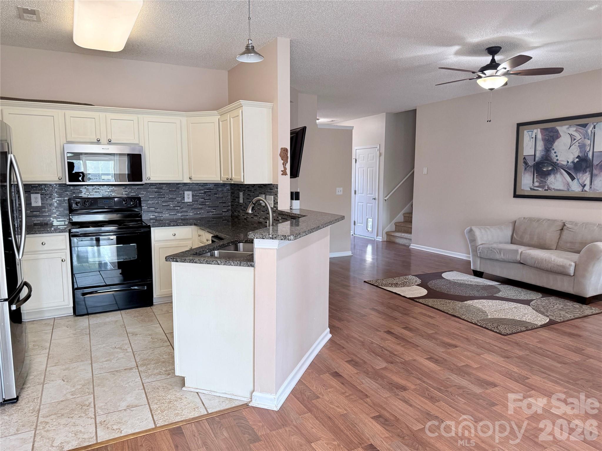 10323 Green Hedge Avenue Property Photo 9