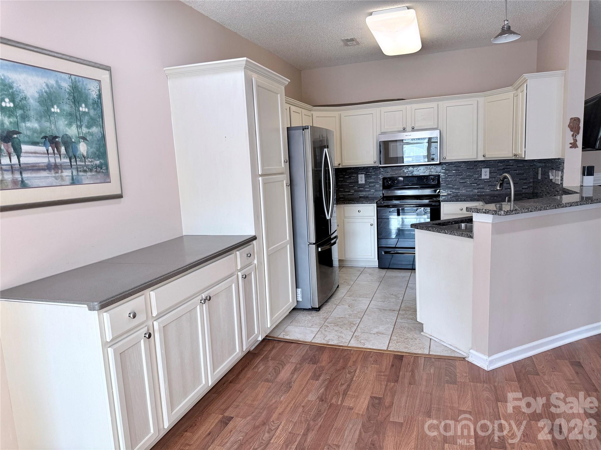 10323 Green Hedge Avenue Property Photo 11