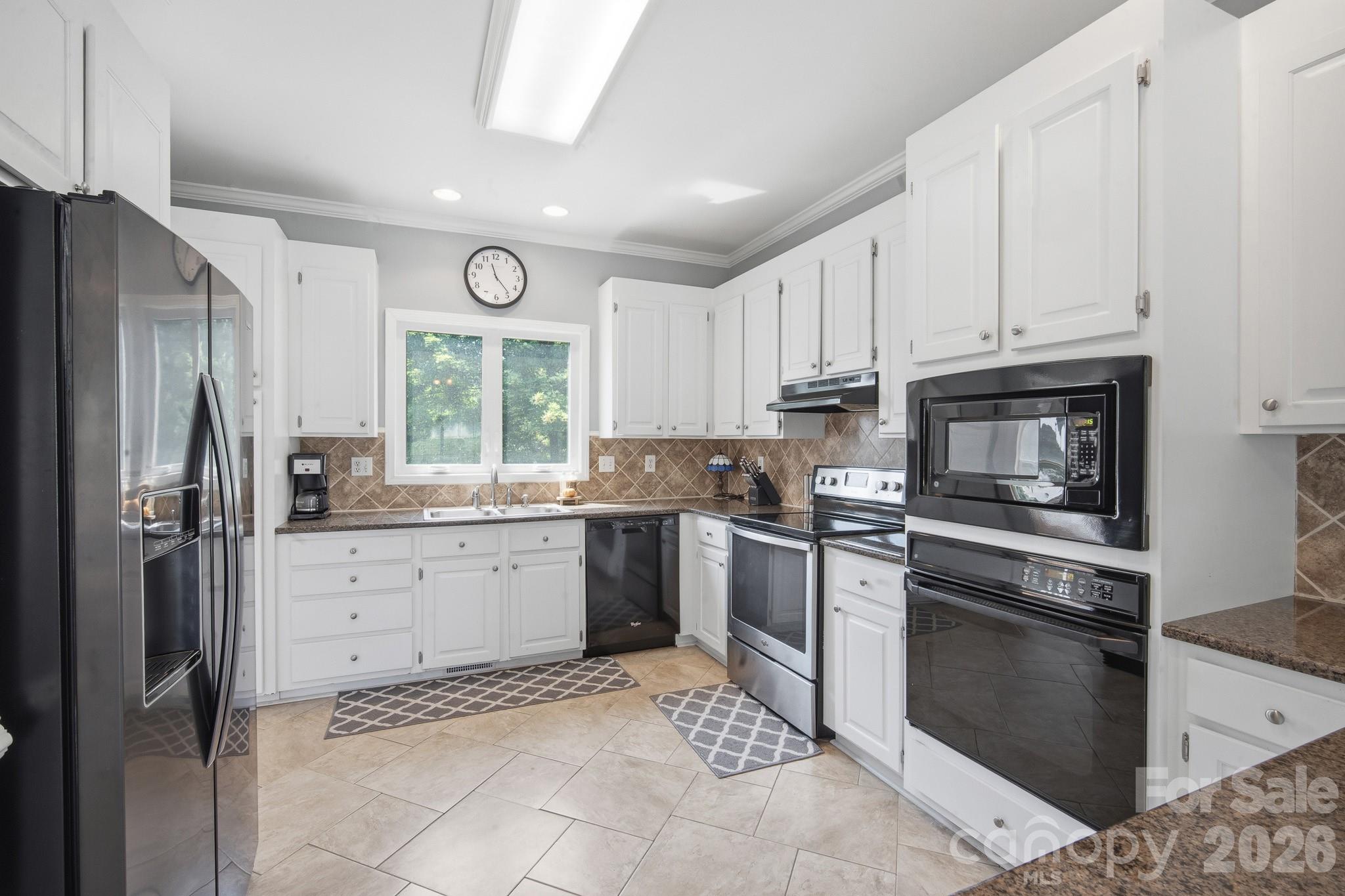 825 Timberlane Trail Property Photo 4