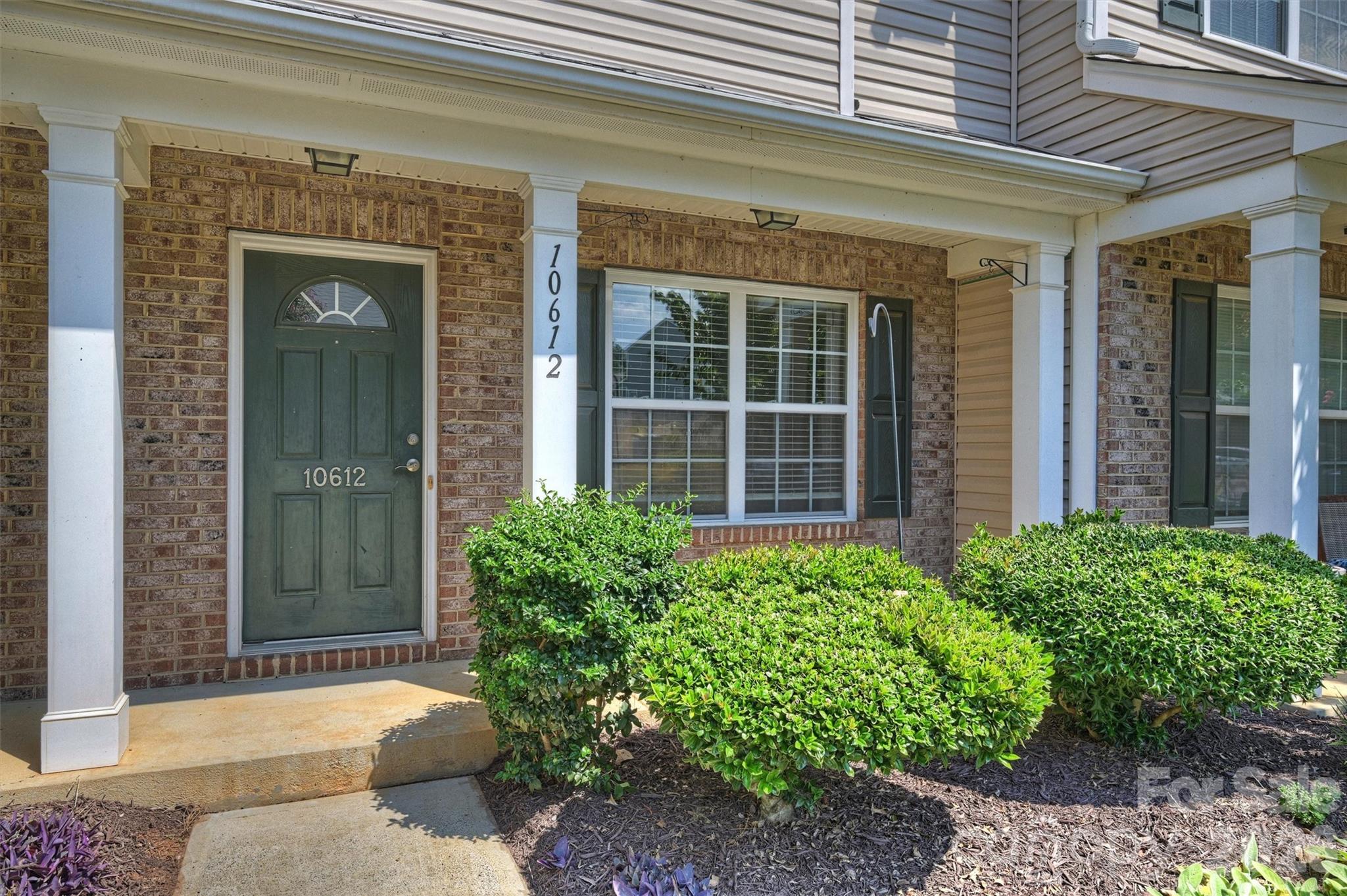 10612 Stoneacre Court Property Photo 2