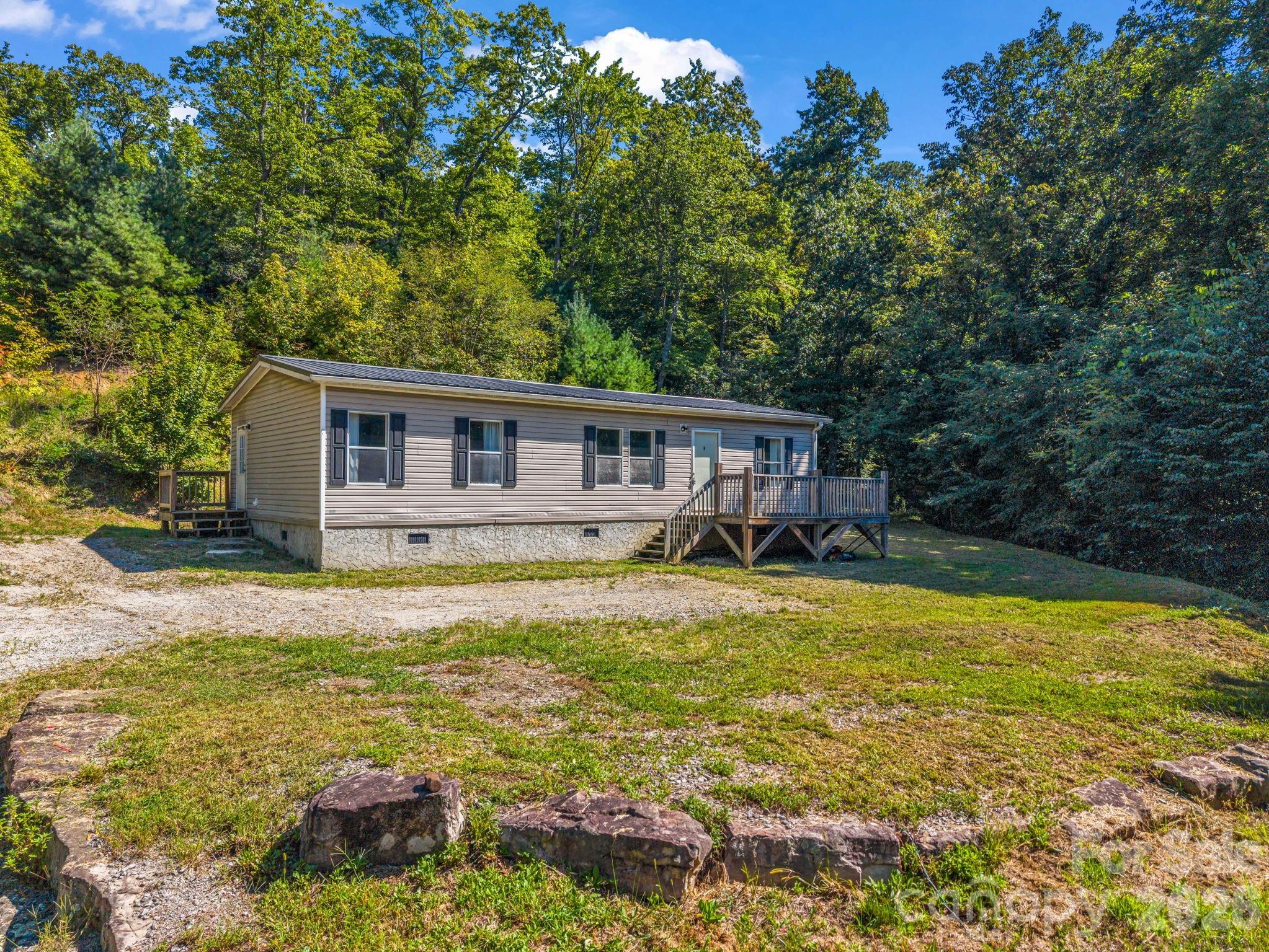 557 Sutton Mountain Ridge Property Photo 1