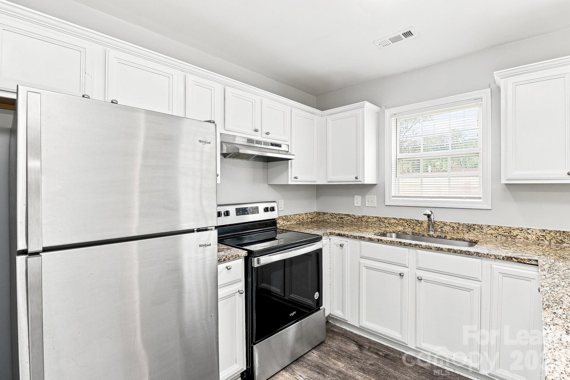 1109 Crescent Way Property Photo 4