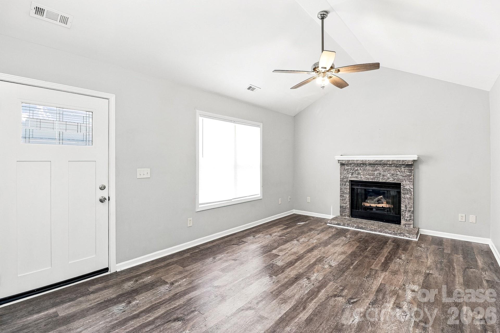 1109 Crescent Way Property Photo 6