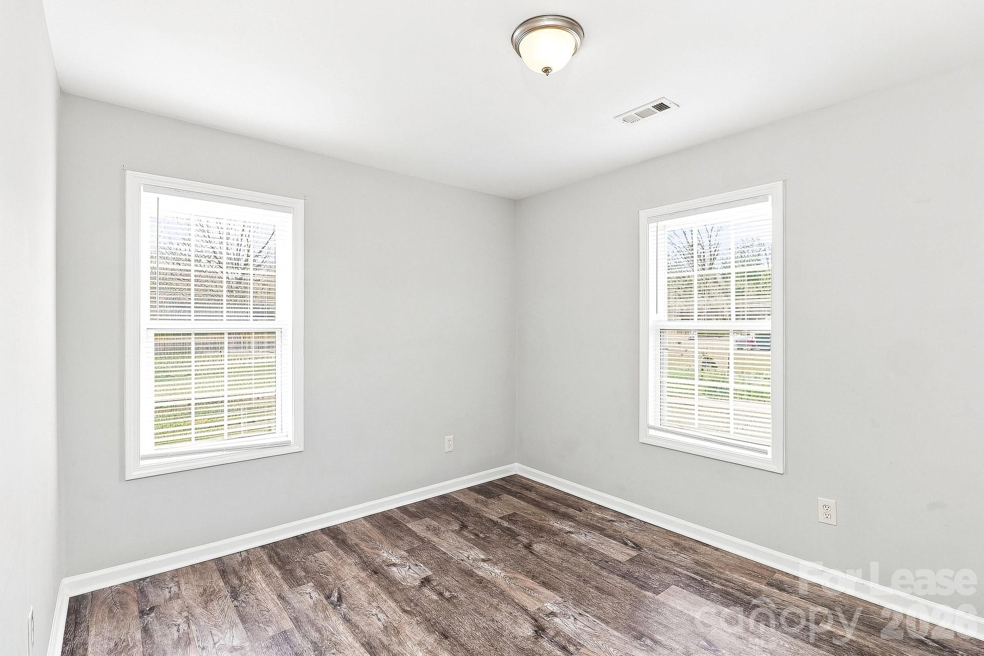 1109 Crescent Way Property Photo 8