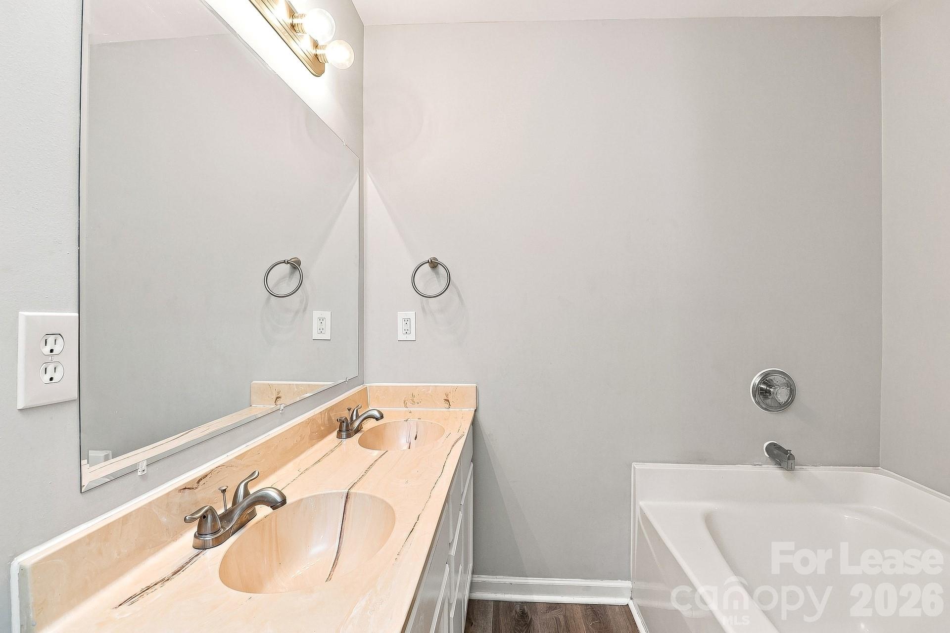 1109 Crescent Way Property Photo 11