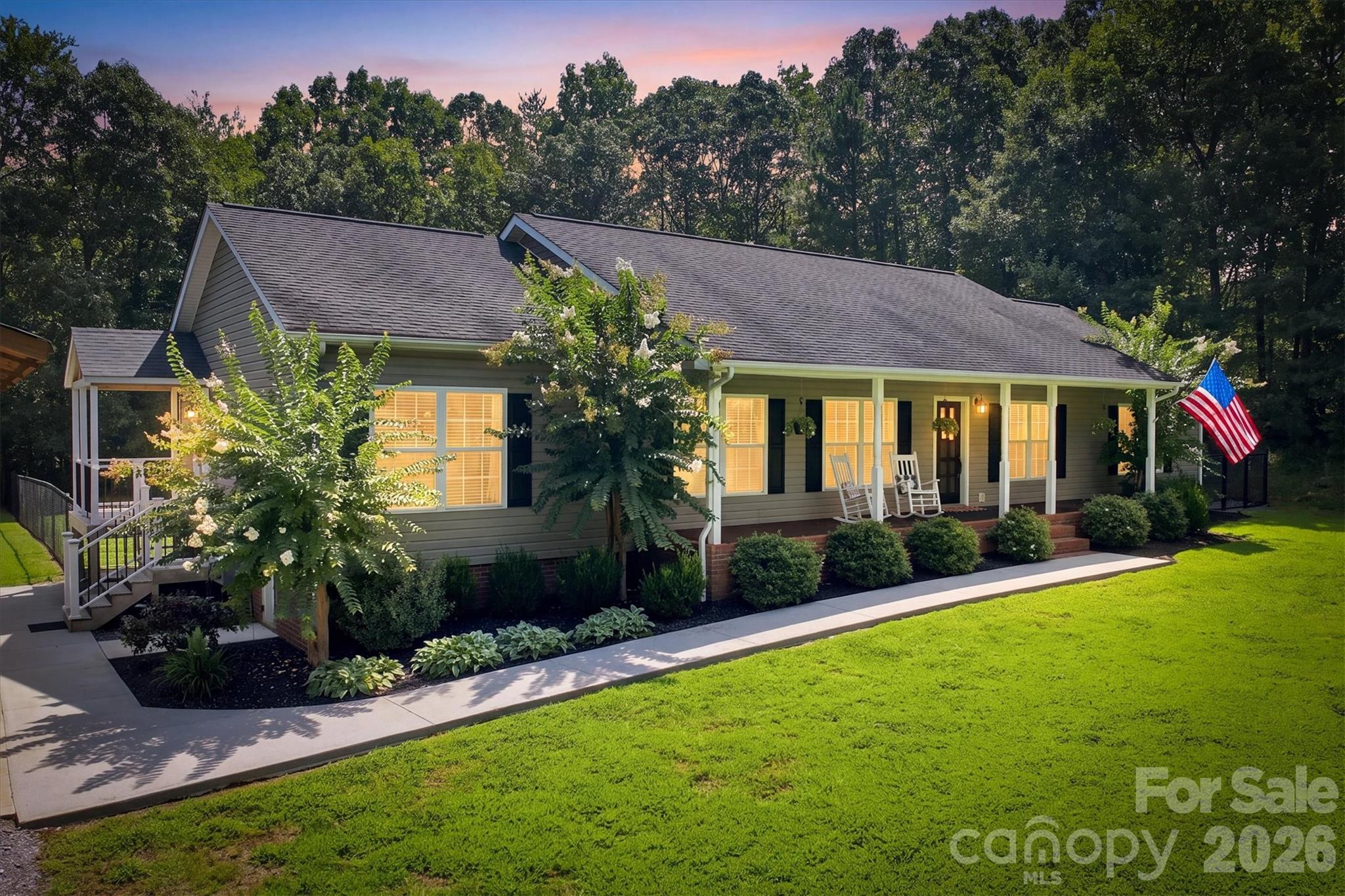 349 N Woodleaf Road