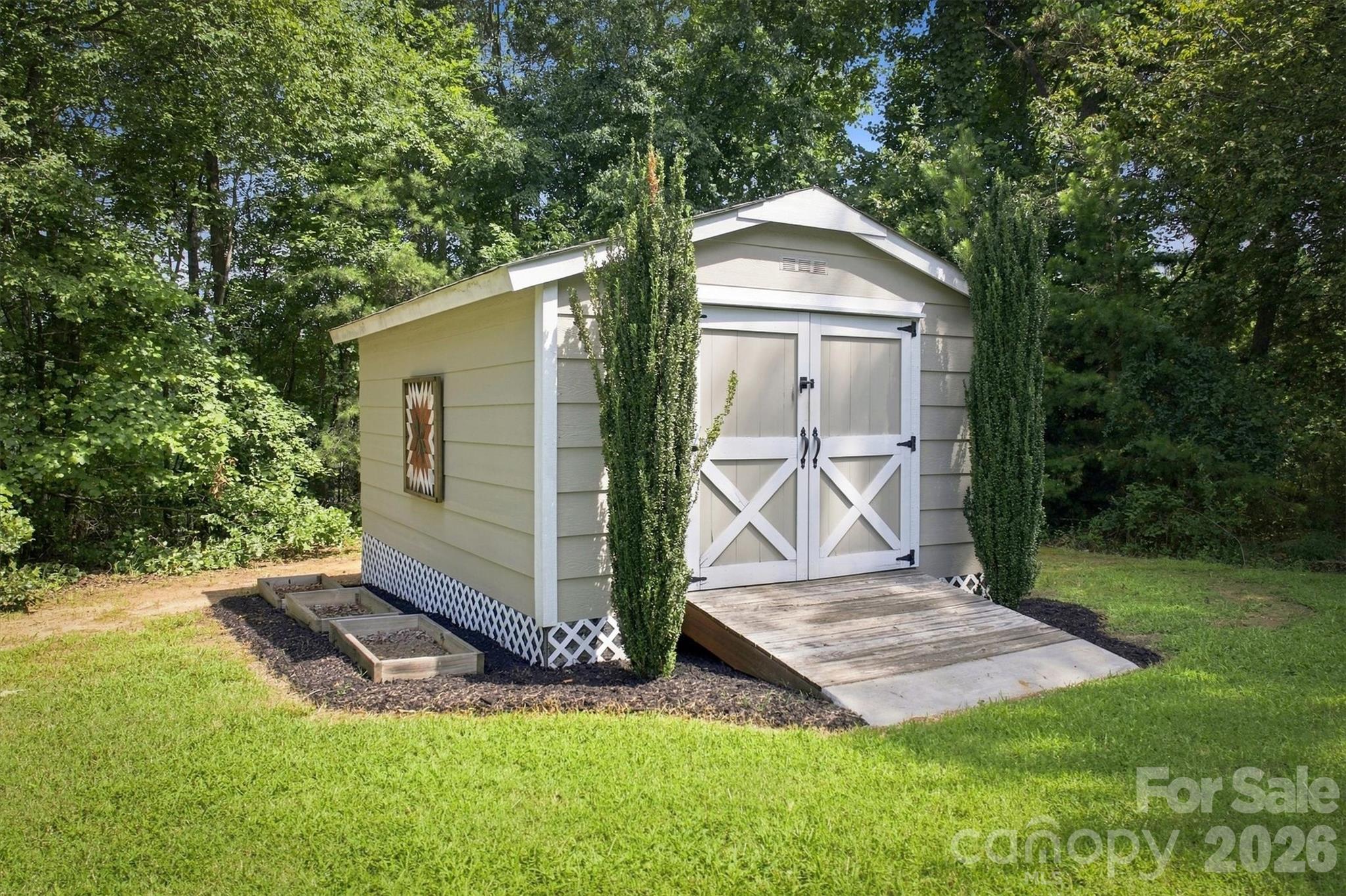 349 N Woodleaf Road Property Photo 9