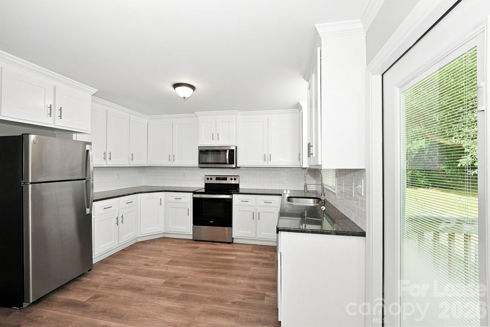 209 Pilots Ridge Drive Property Photo 3