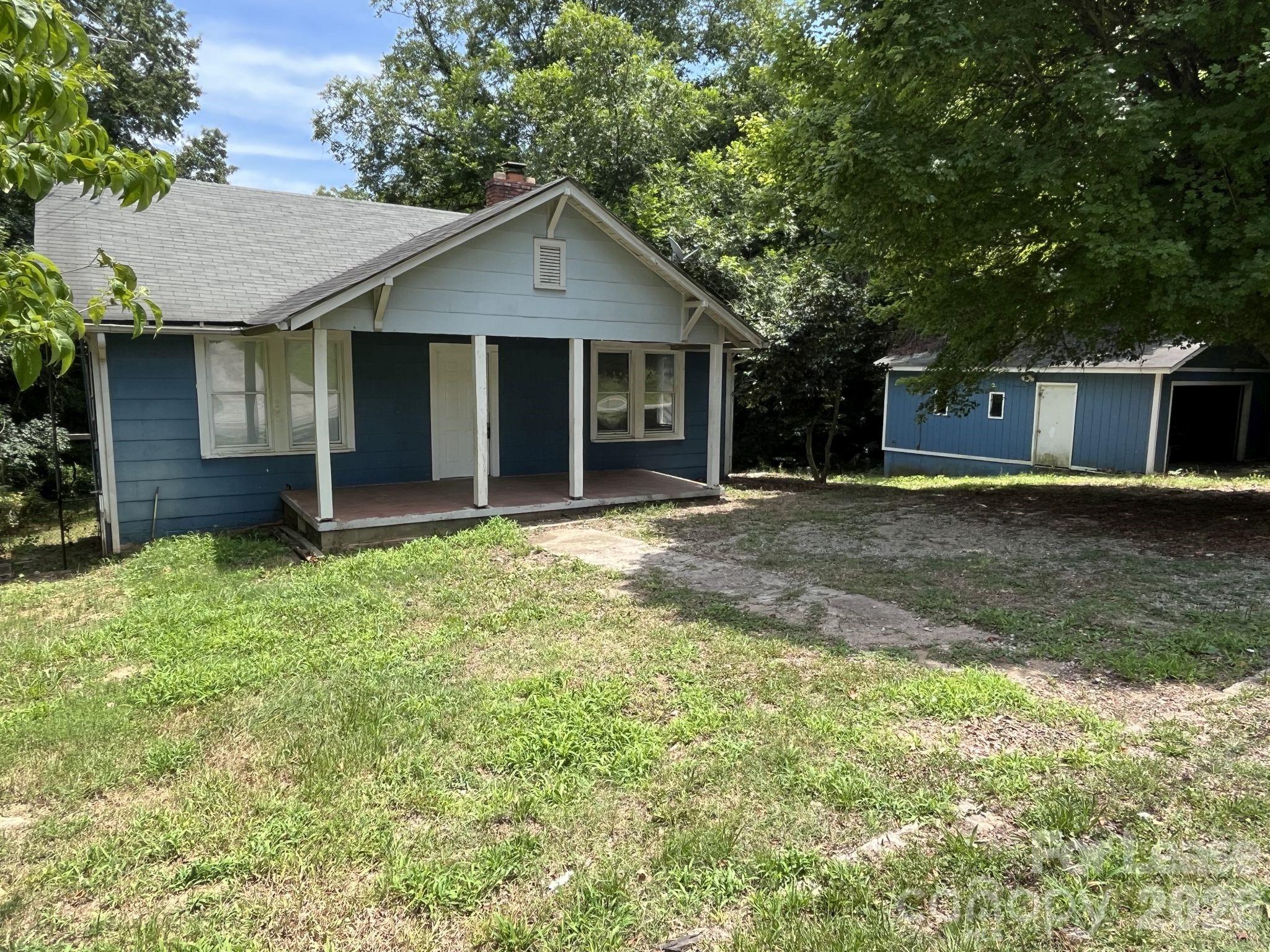 975 Old Charlotte Road Property Photo 1